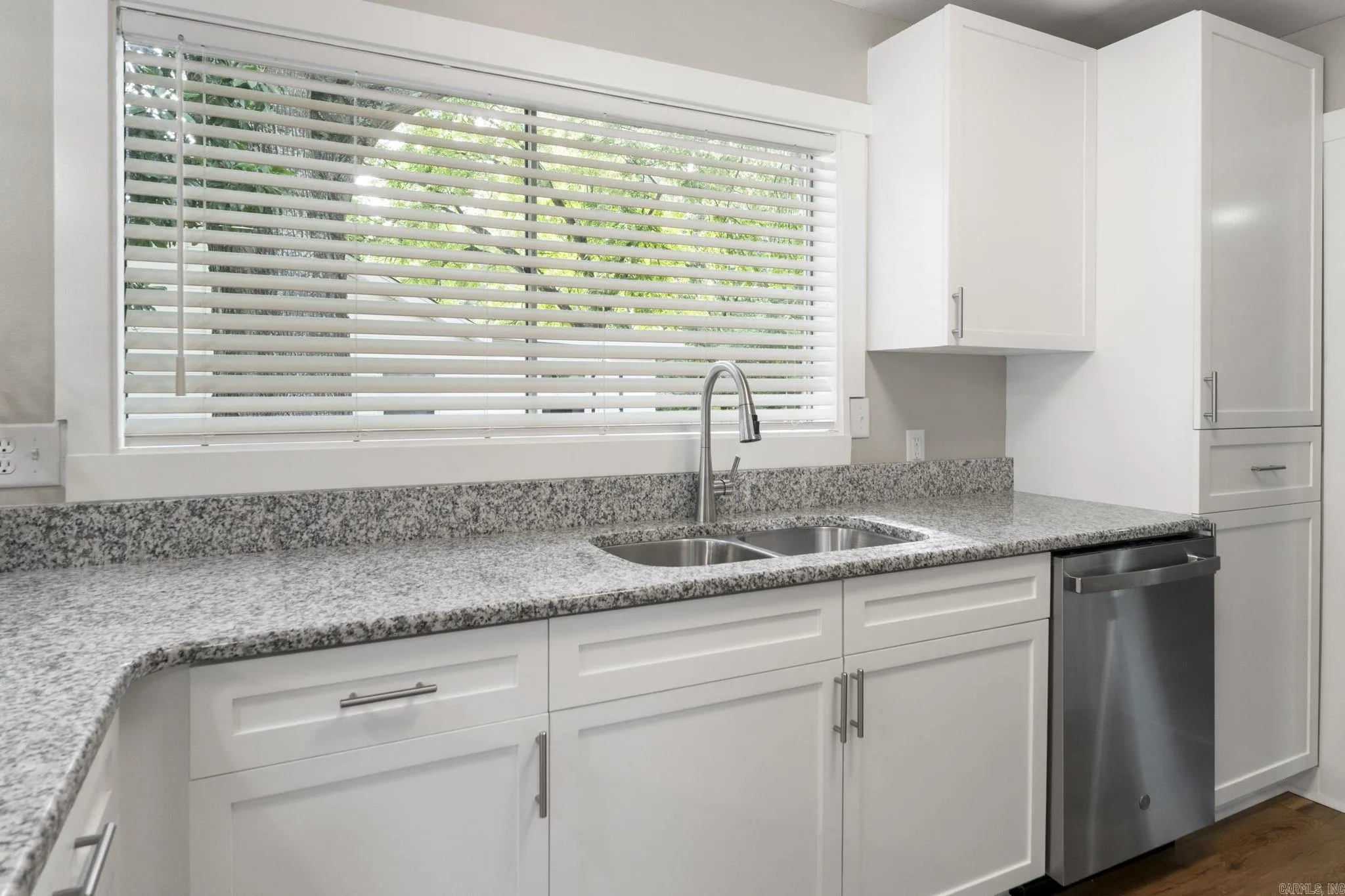 Property at 705  Wildwood - Image 11