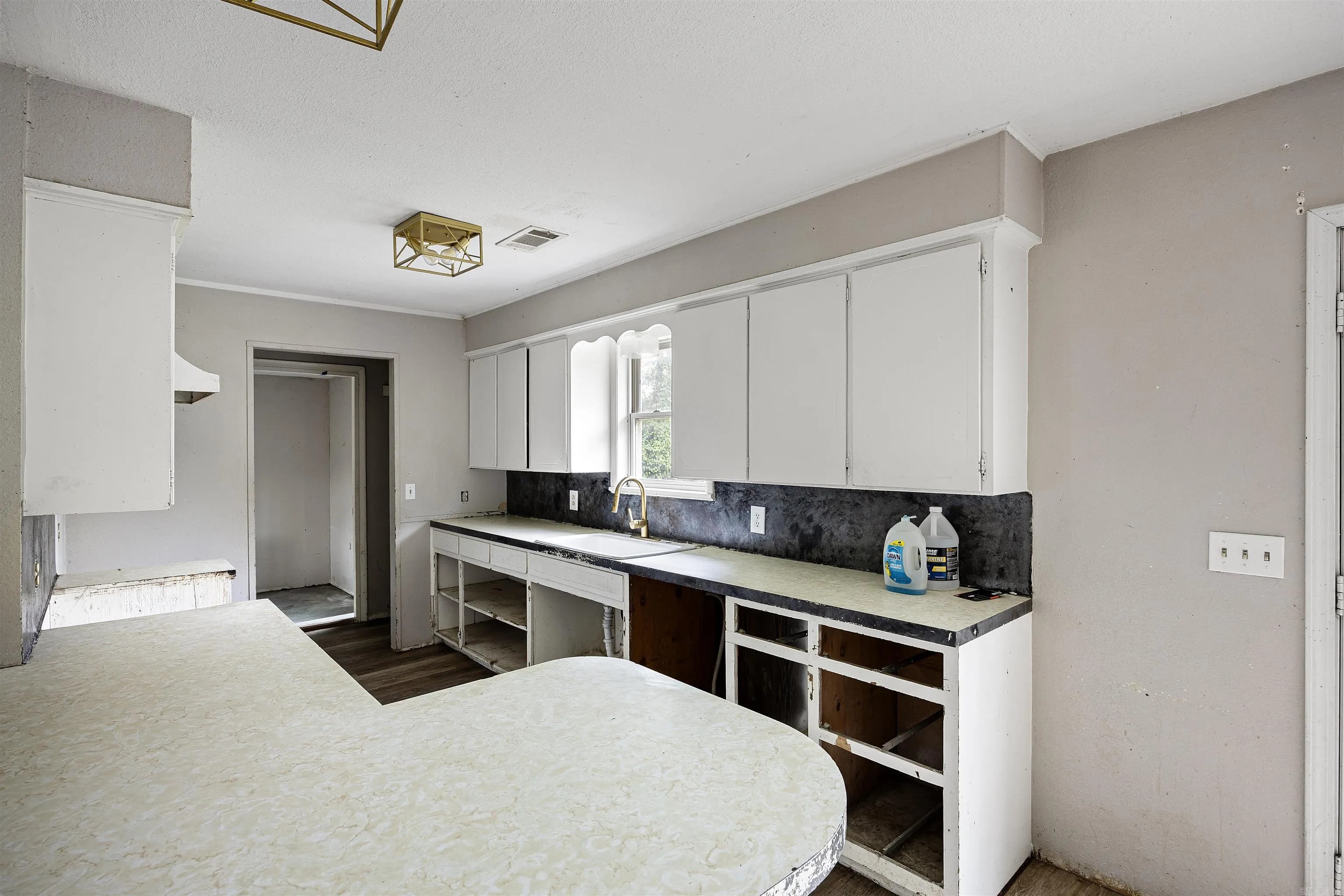 Property at 70  Scott - Image 12