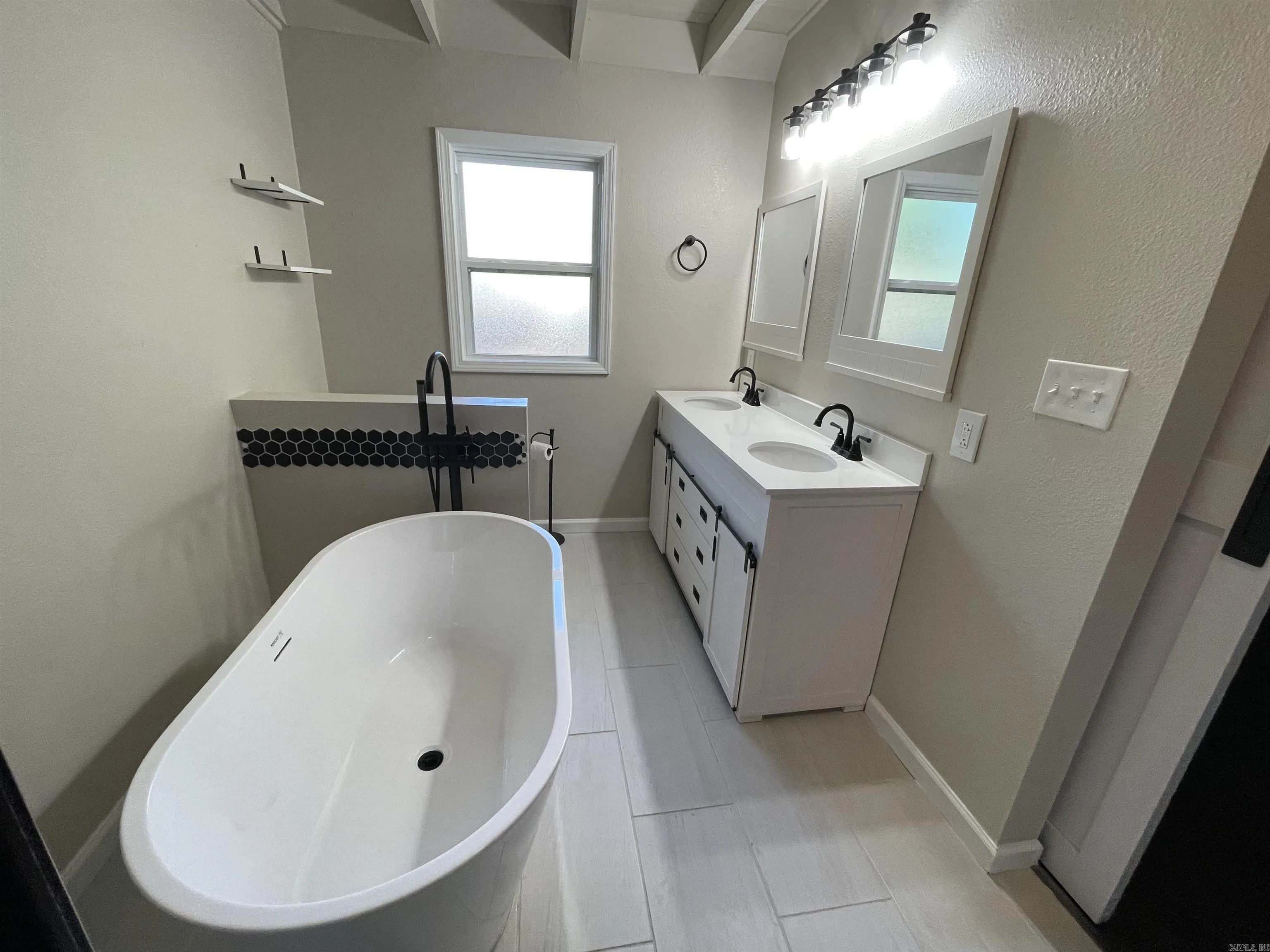 Property at 1025  Edwards - Image 21