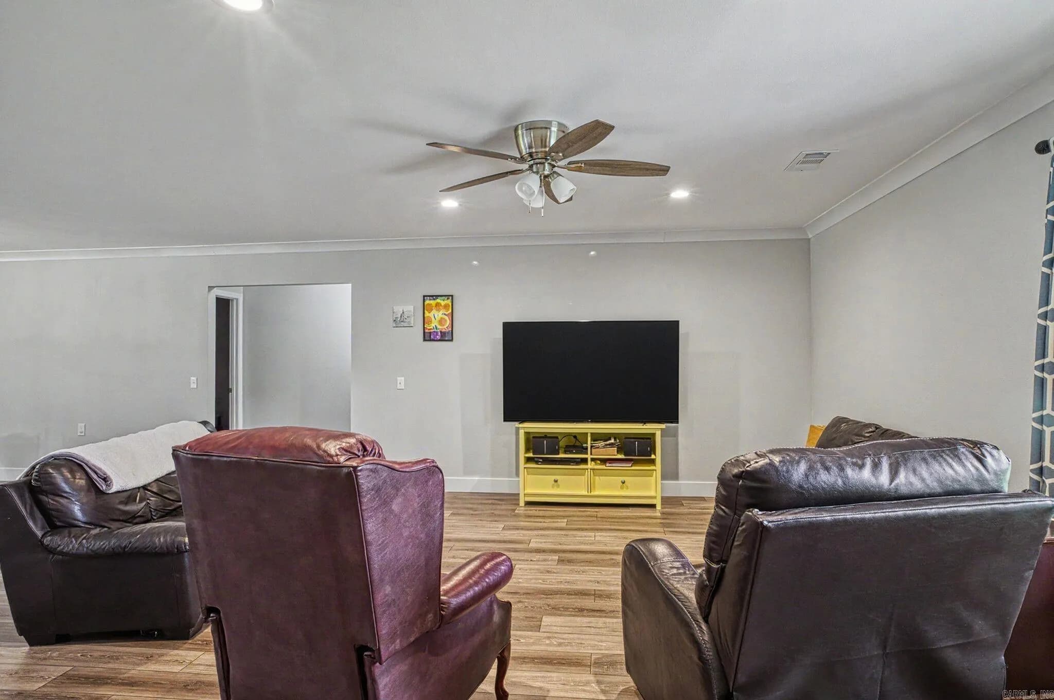 Property at 122  Crestview - Image 11