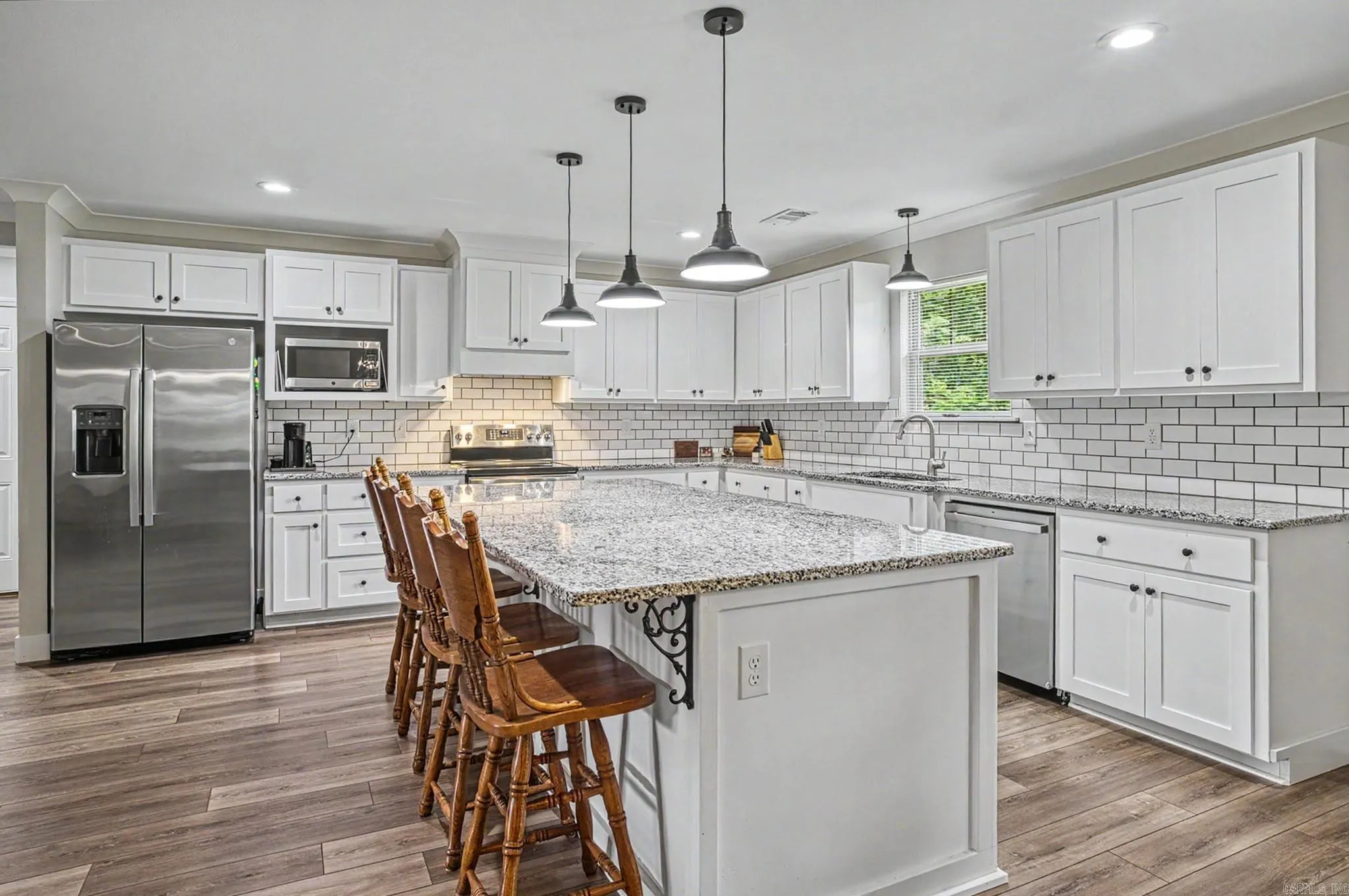 Property at 122  Crestview - Image 13