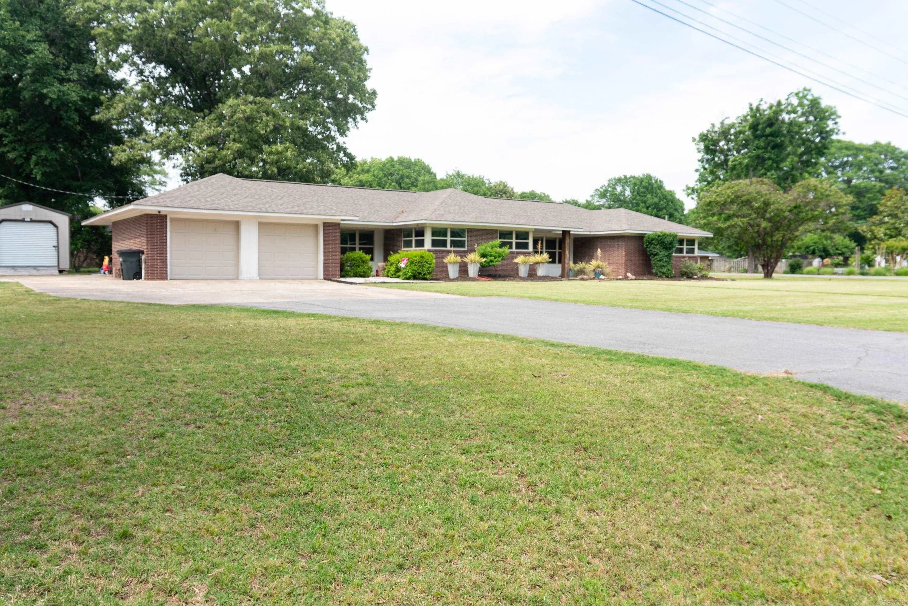 Property at 402 W Hoyle - Image 35