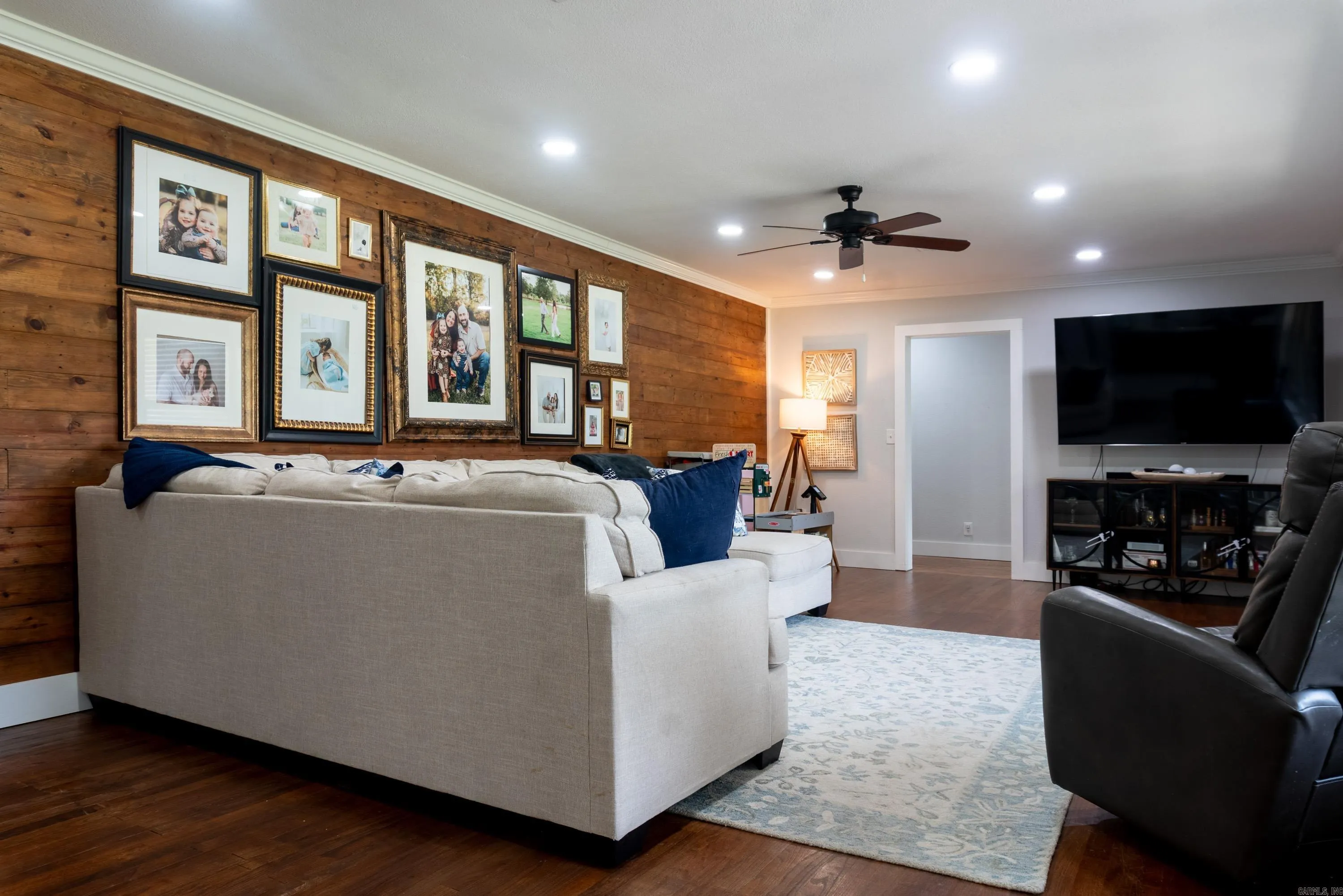 Property at 402 W Hoyle - Image 5
