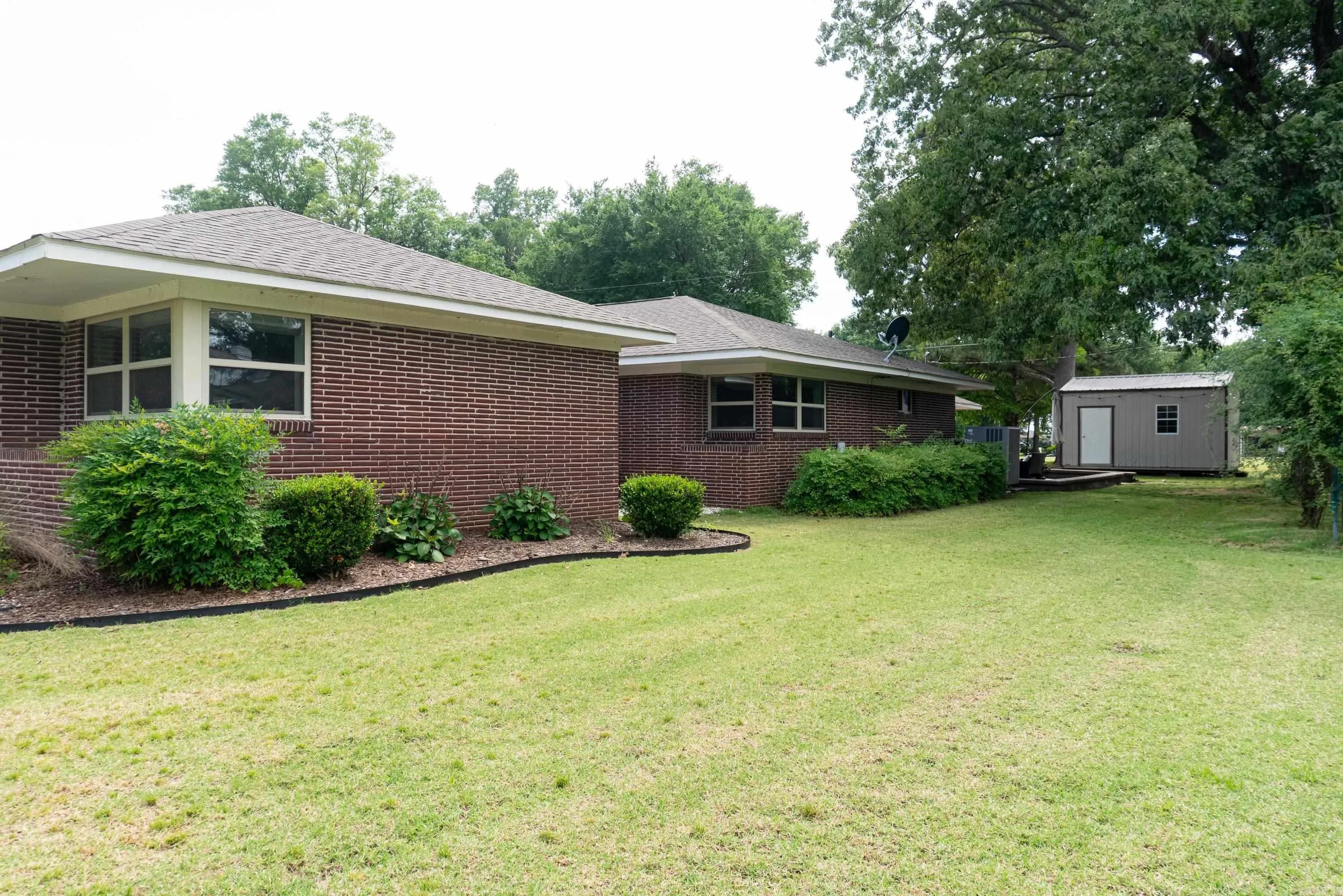 Property at 402 W Hoyle - Image 34