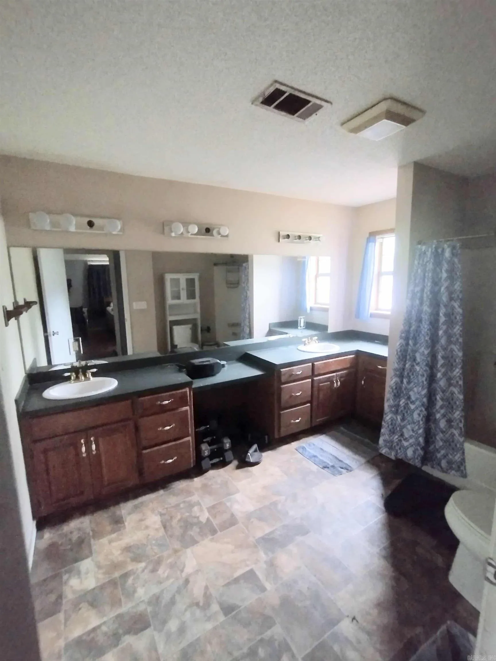 Property at 1027  Jefferson - Image 11