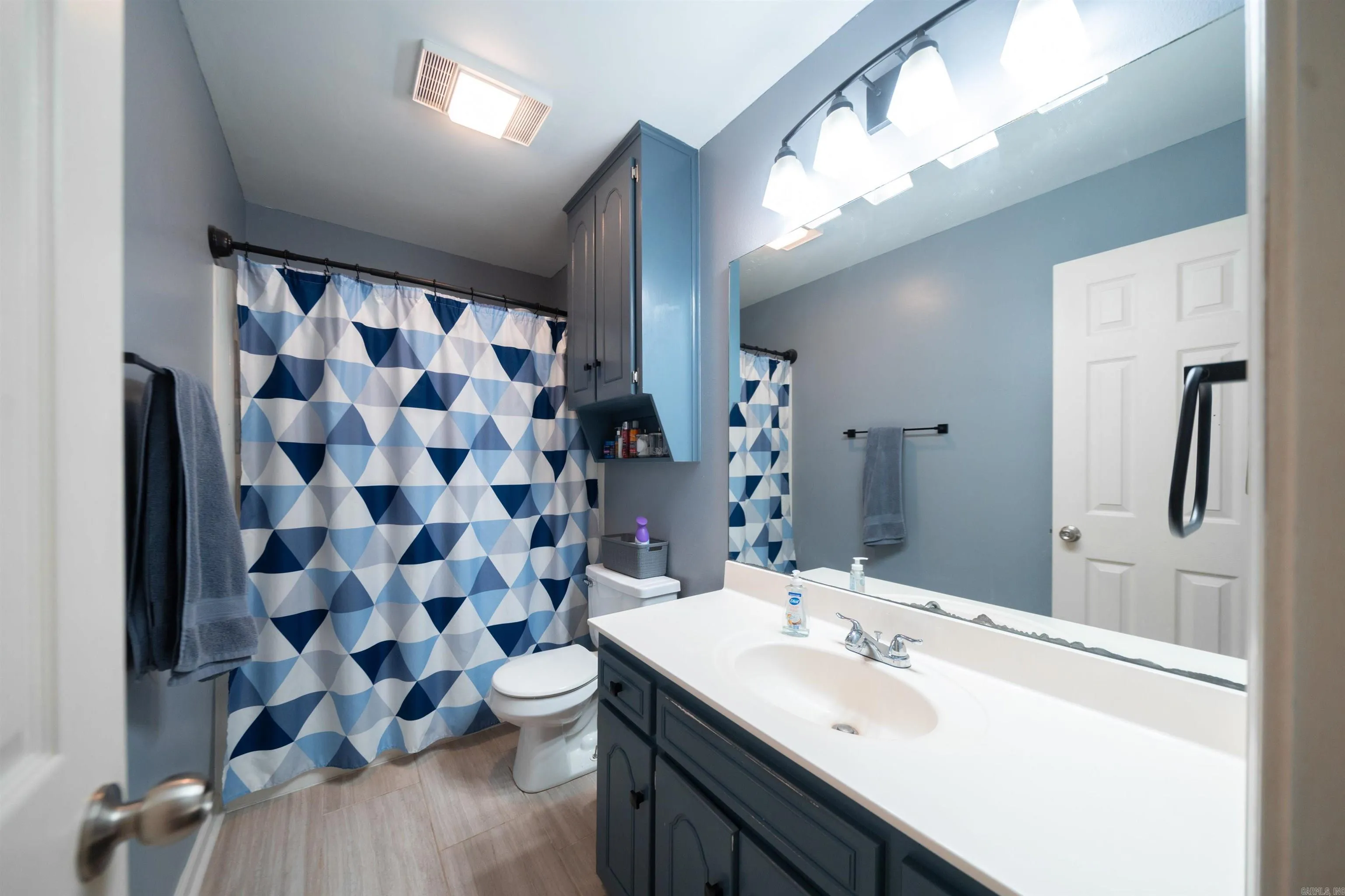 Property at 33  Thompson - Image 22