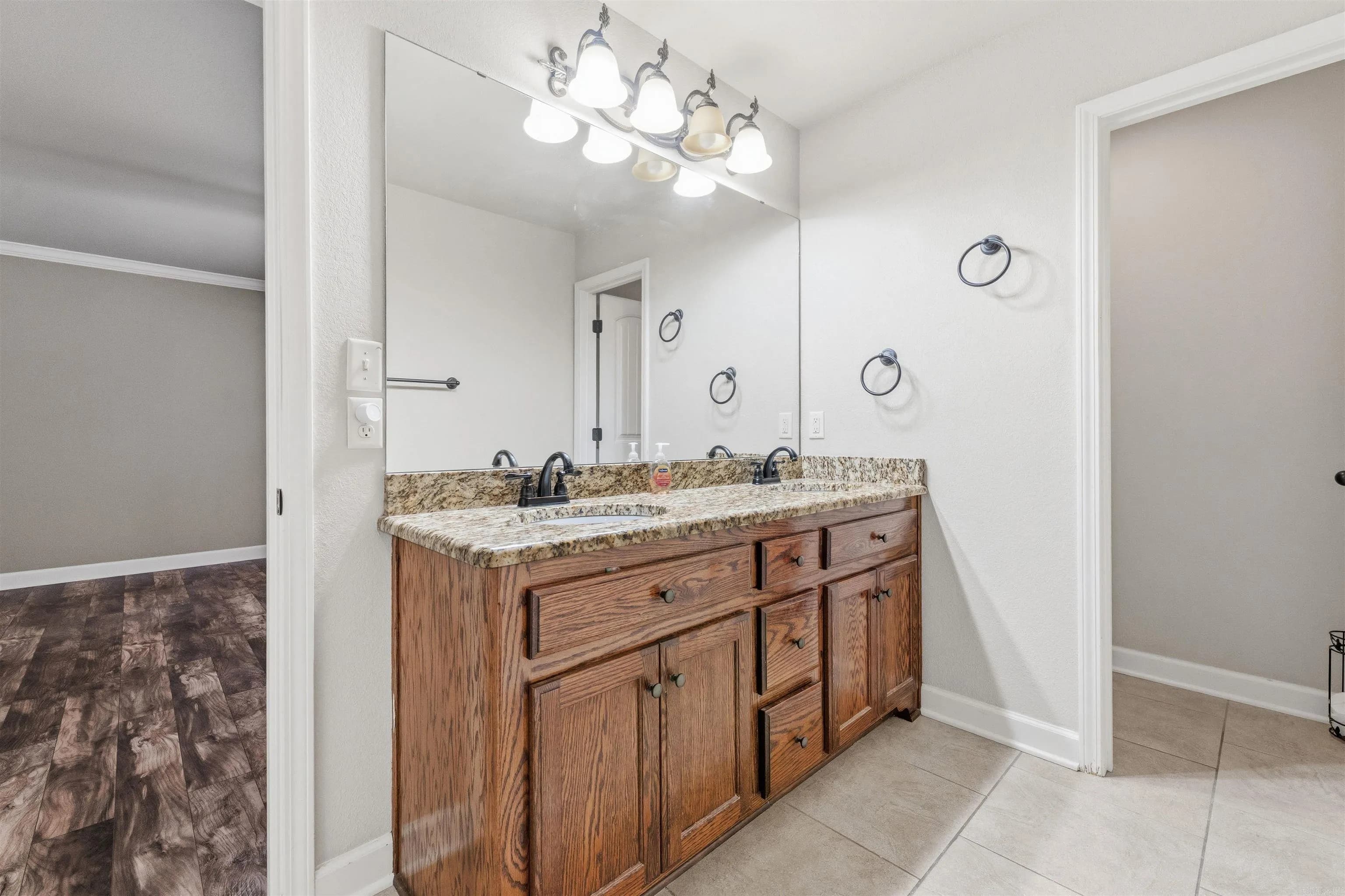 Property at 5502  Glenn - Image 21