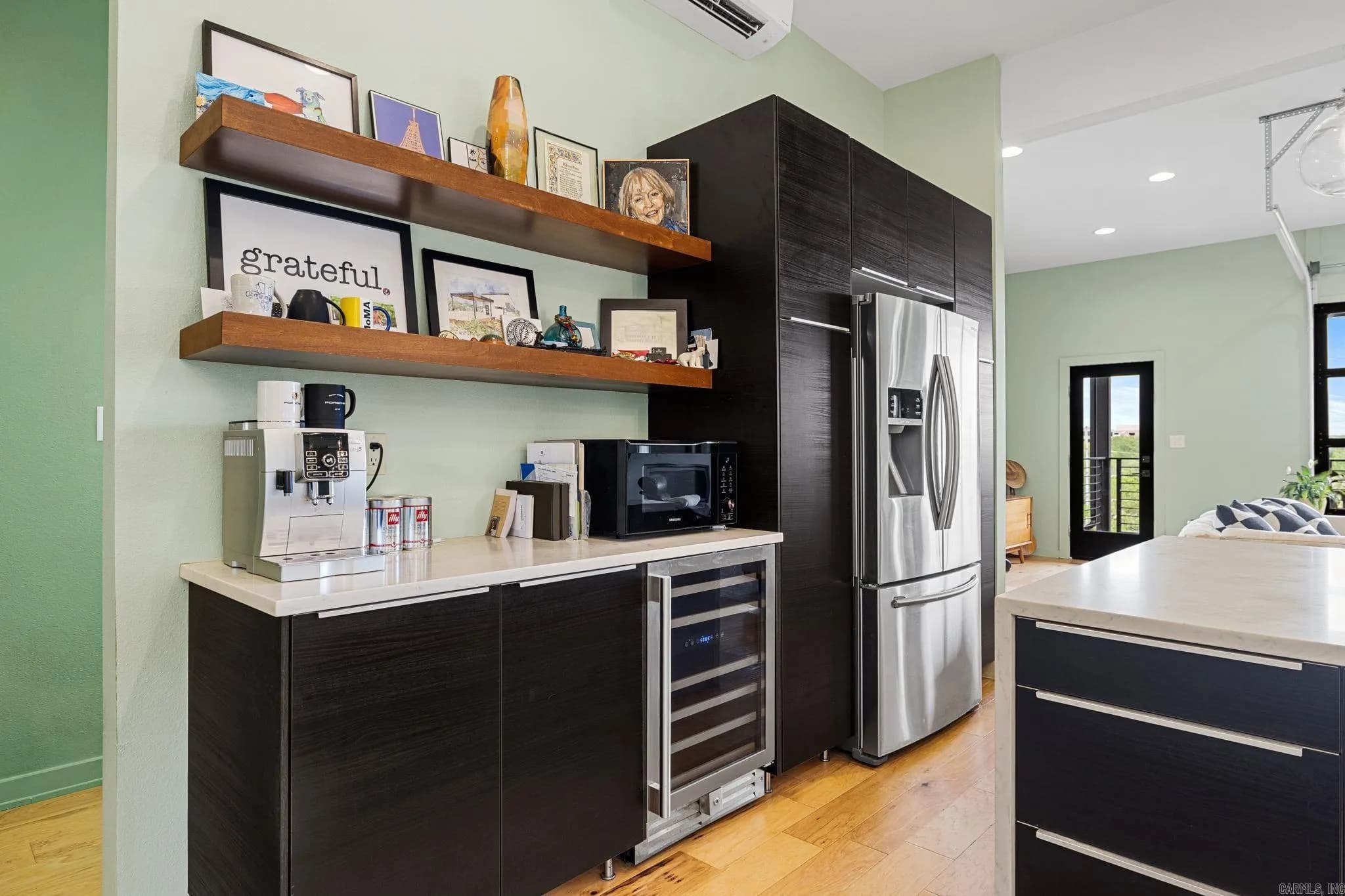 Property at 321 N Summit - Image 9