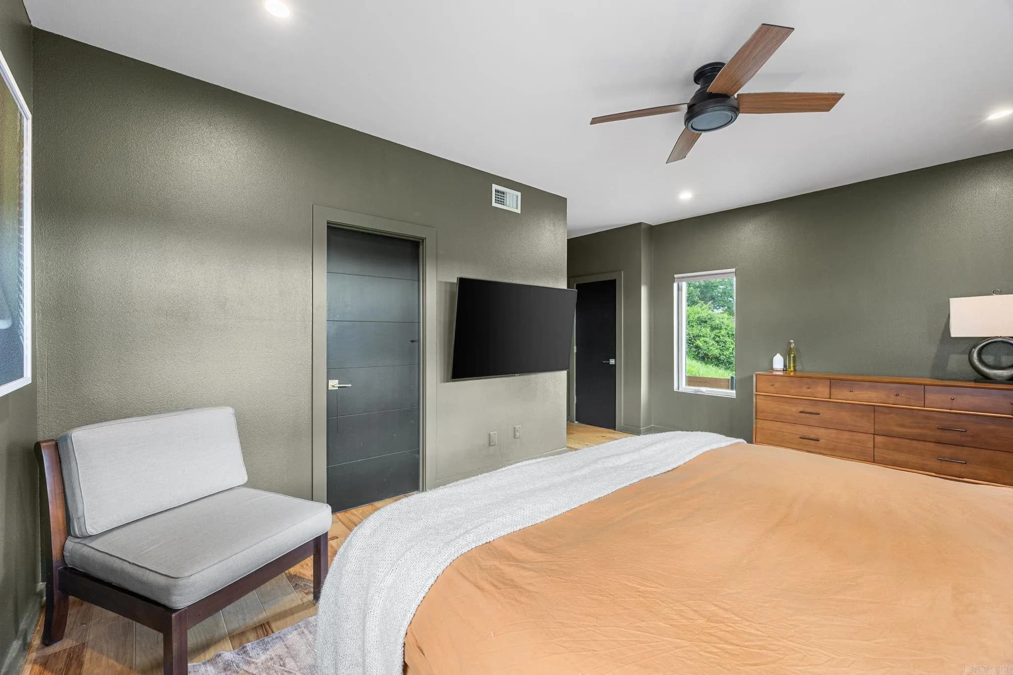 Property at 321 N Summit - Image 28