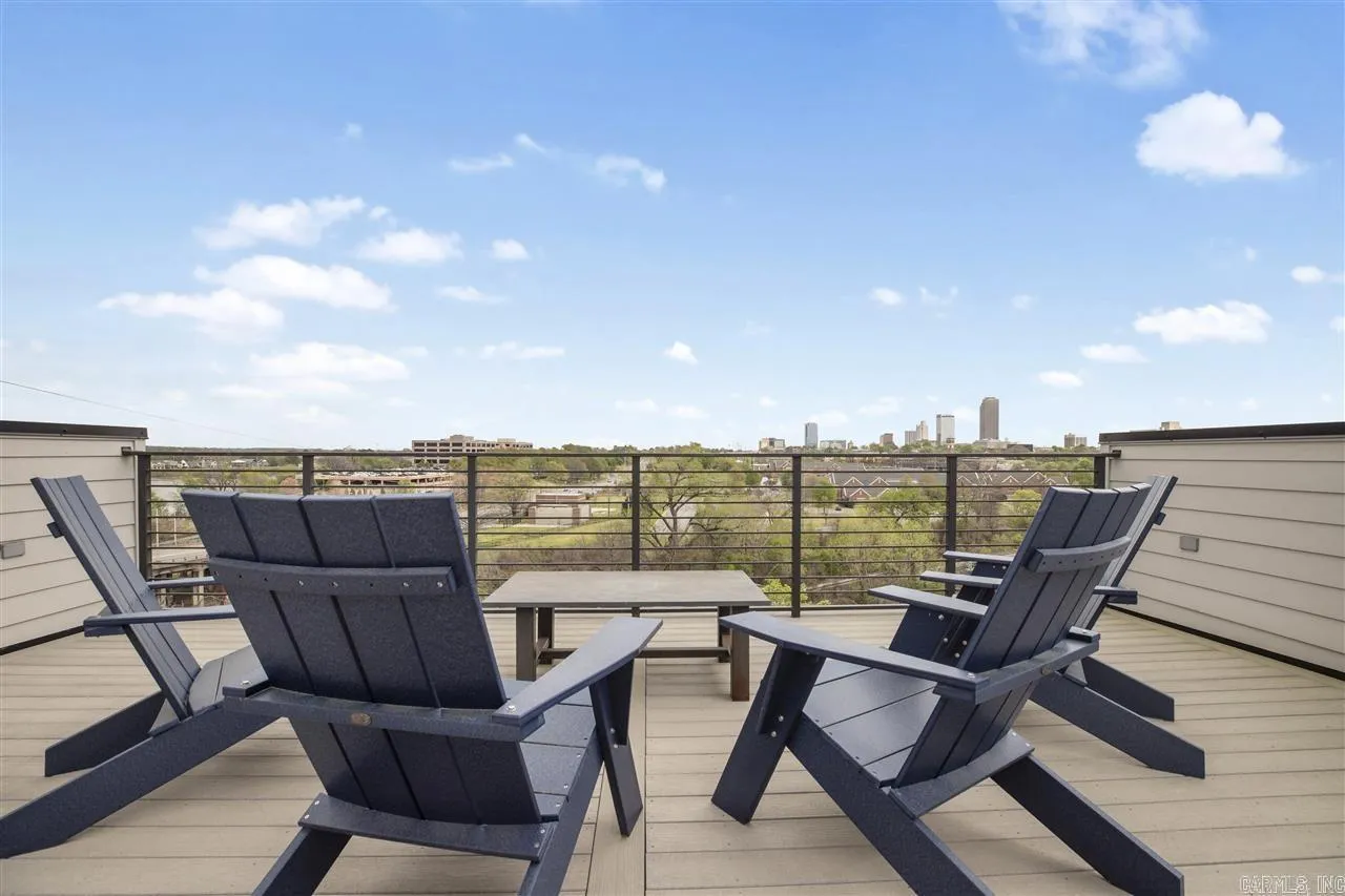 Property at 321 N Summit - Image 40