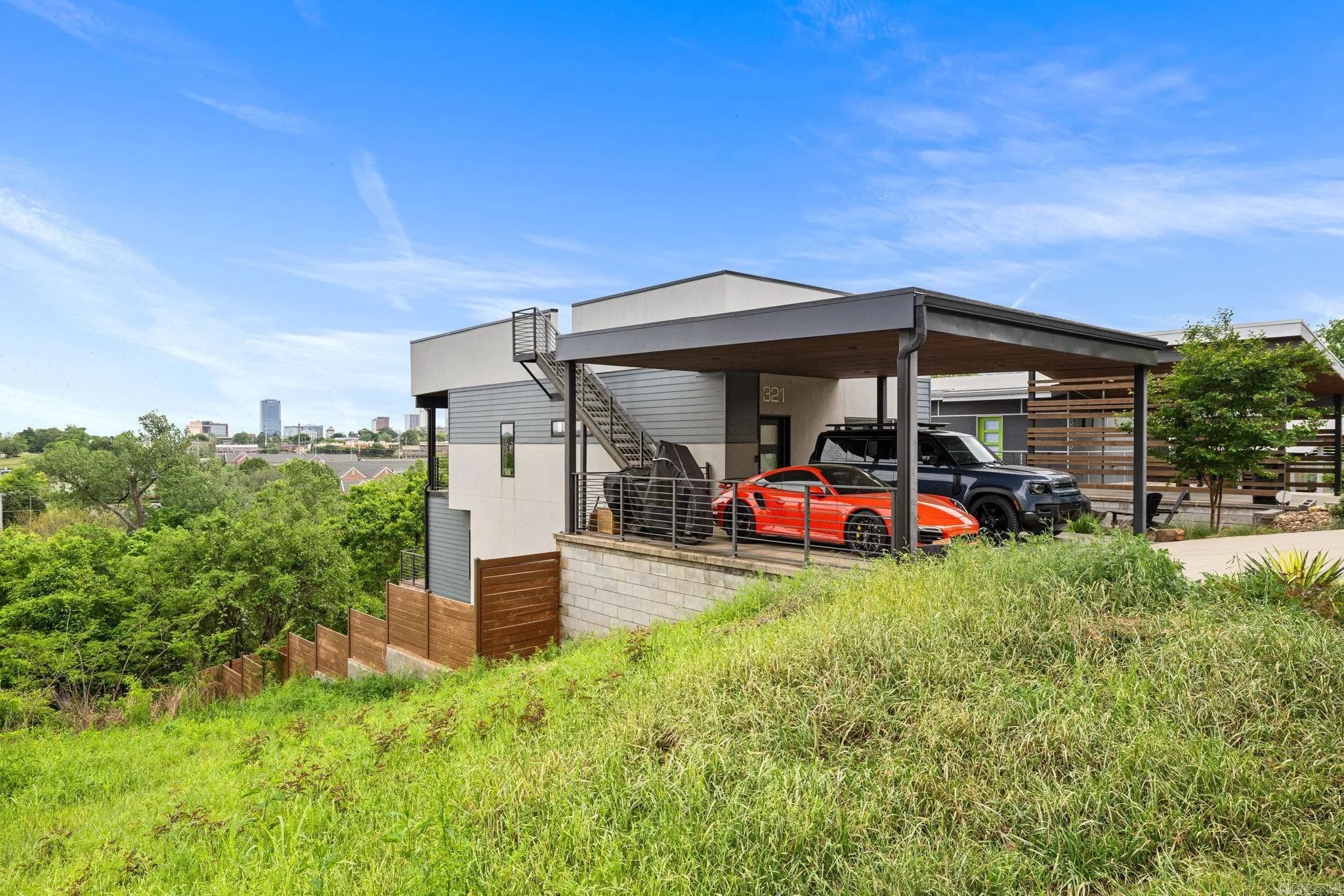 Property at 321 N Summit - Image 4