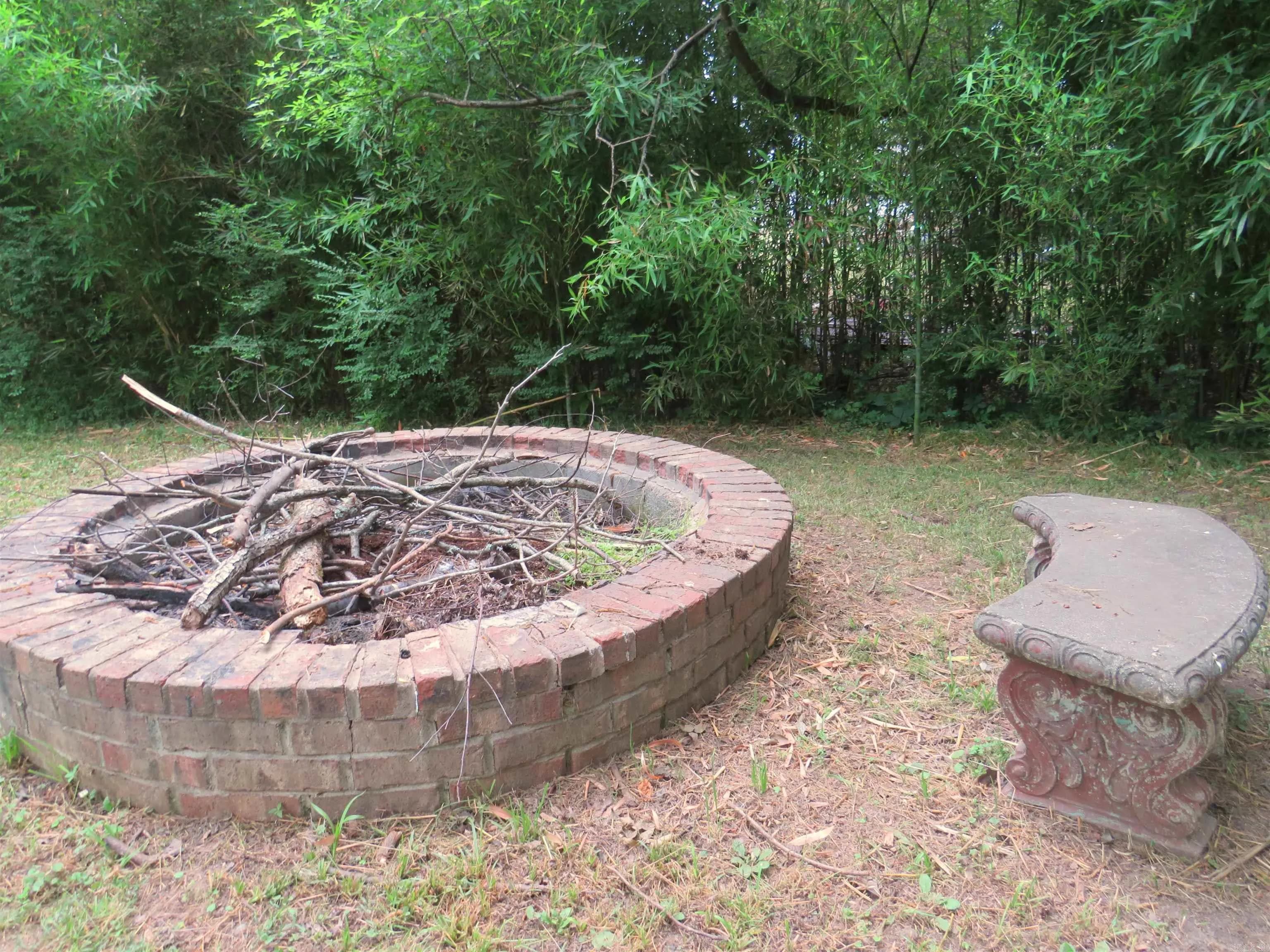 Property at 403 W Walnut - Image 9