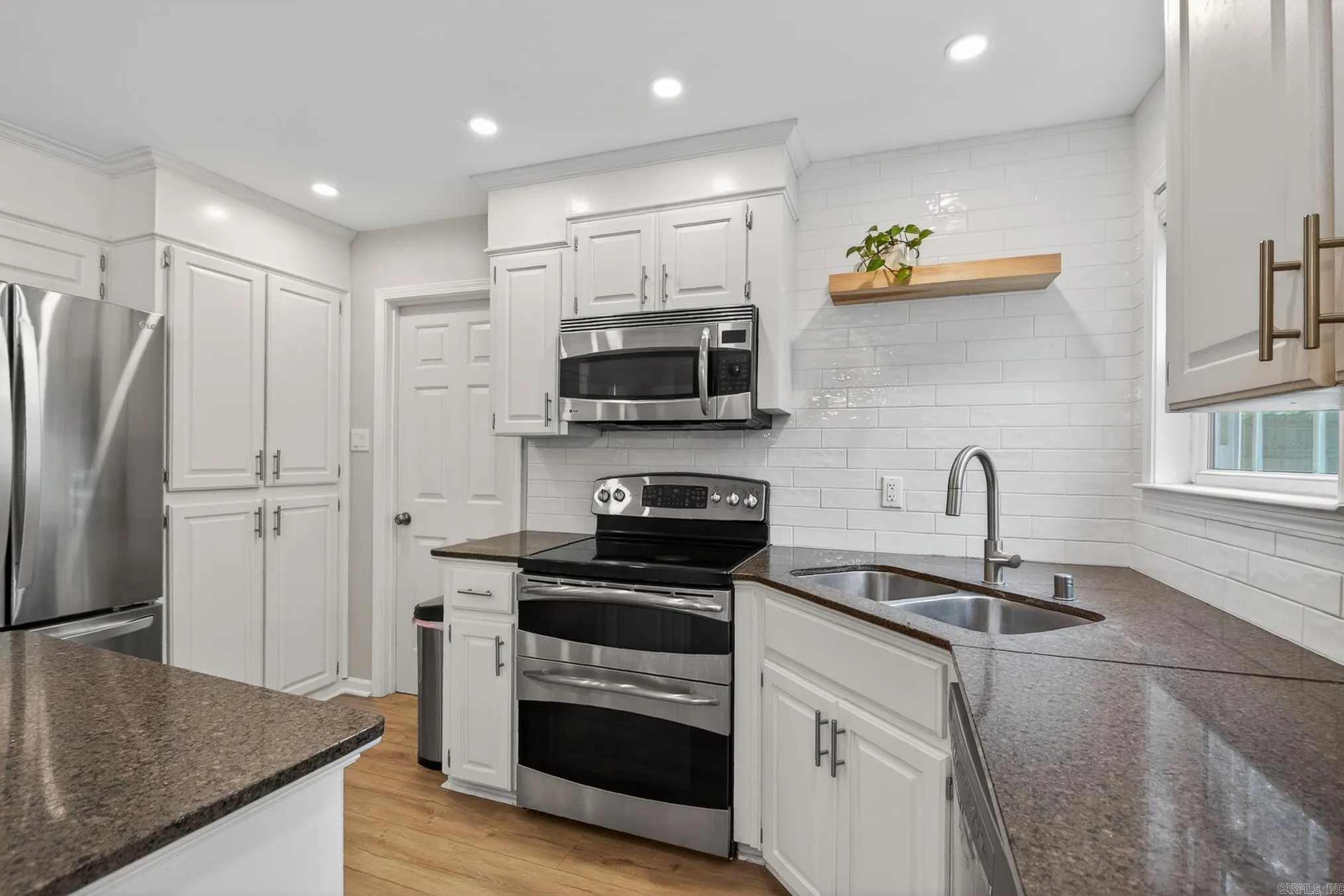 Property at 12 N Sunland - Image 17