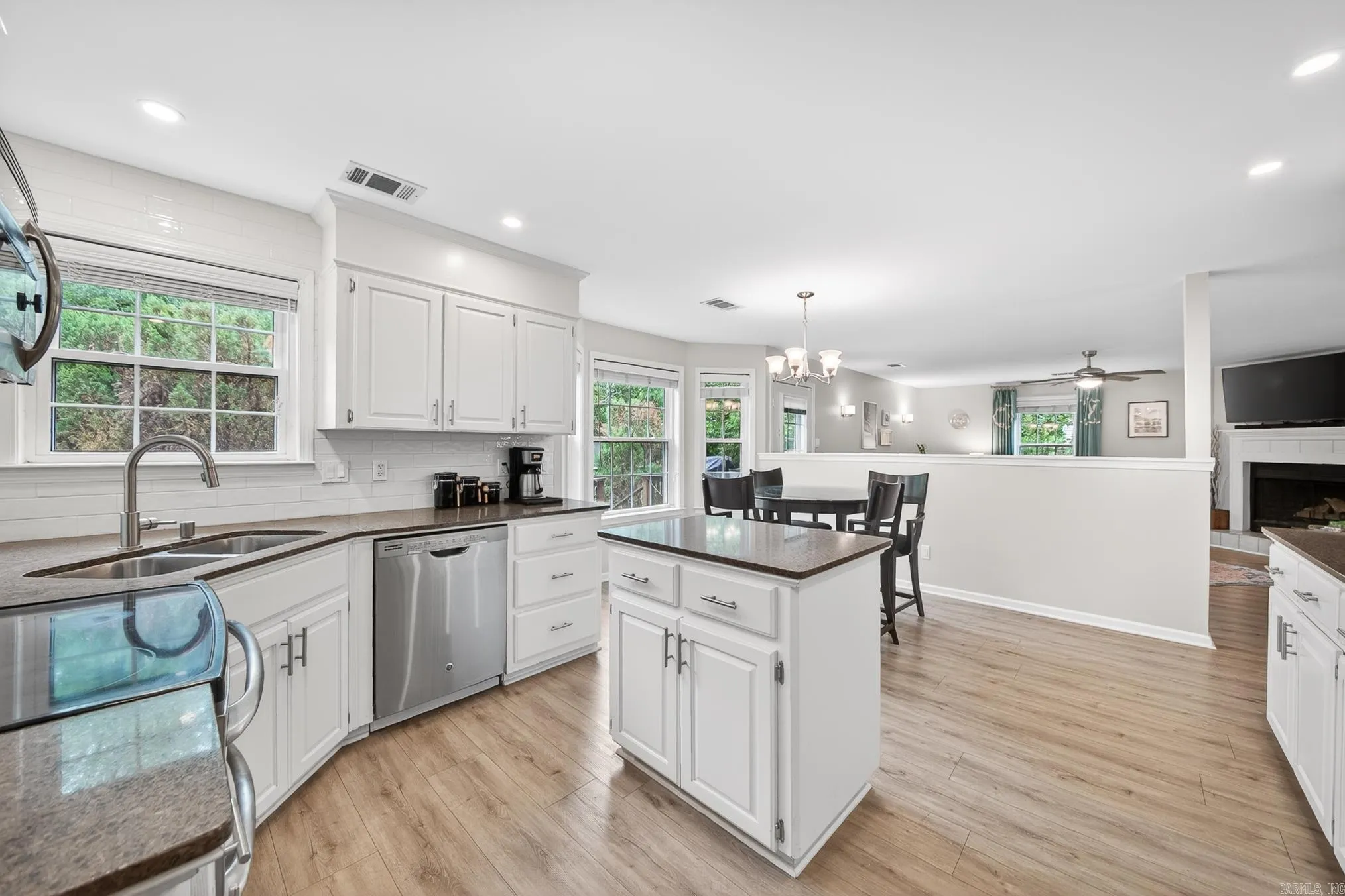 Property at 12 N Sunland - Image 19