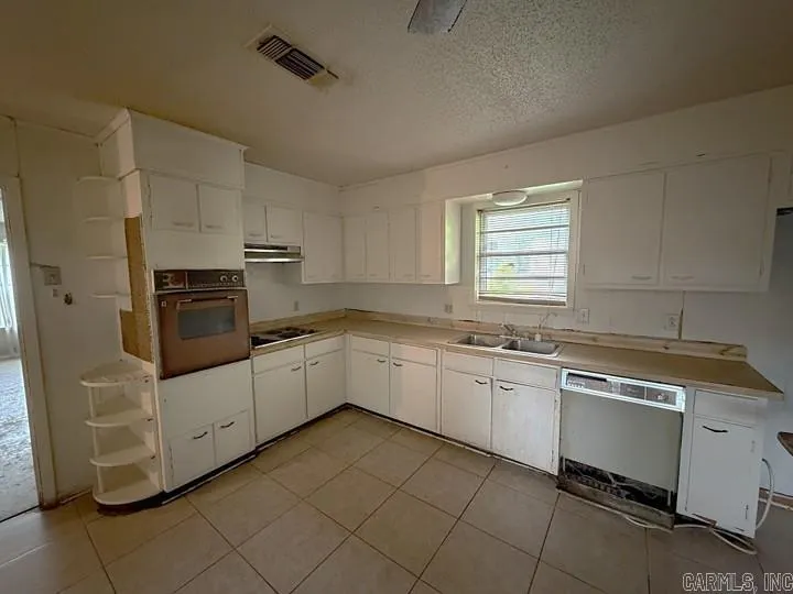 Property at 3914  King richard - Image 4