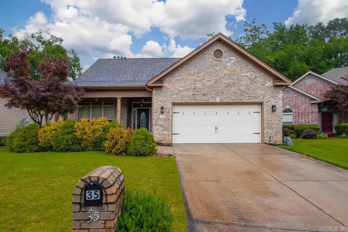 Property at 35  Courtside - Image 1