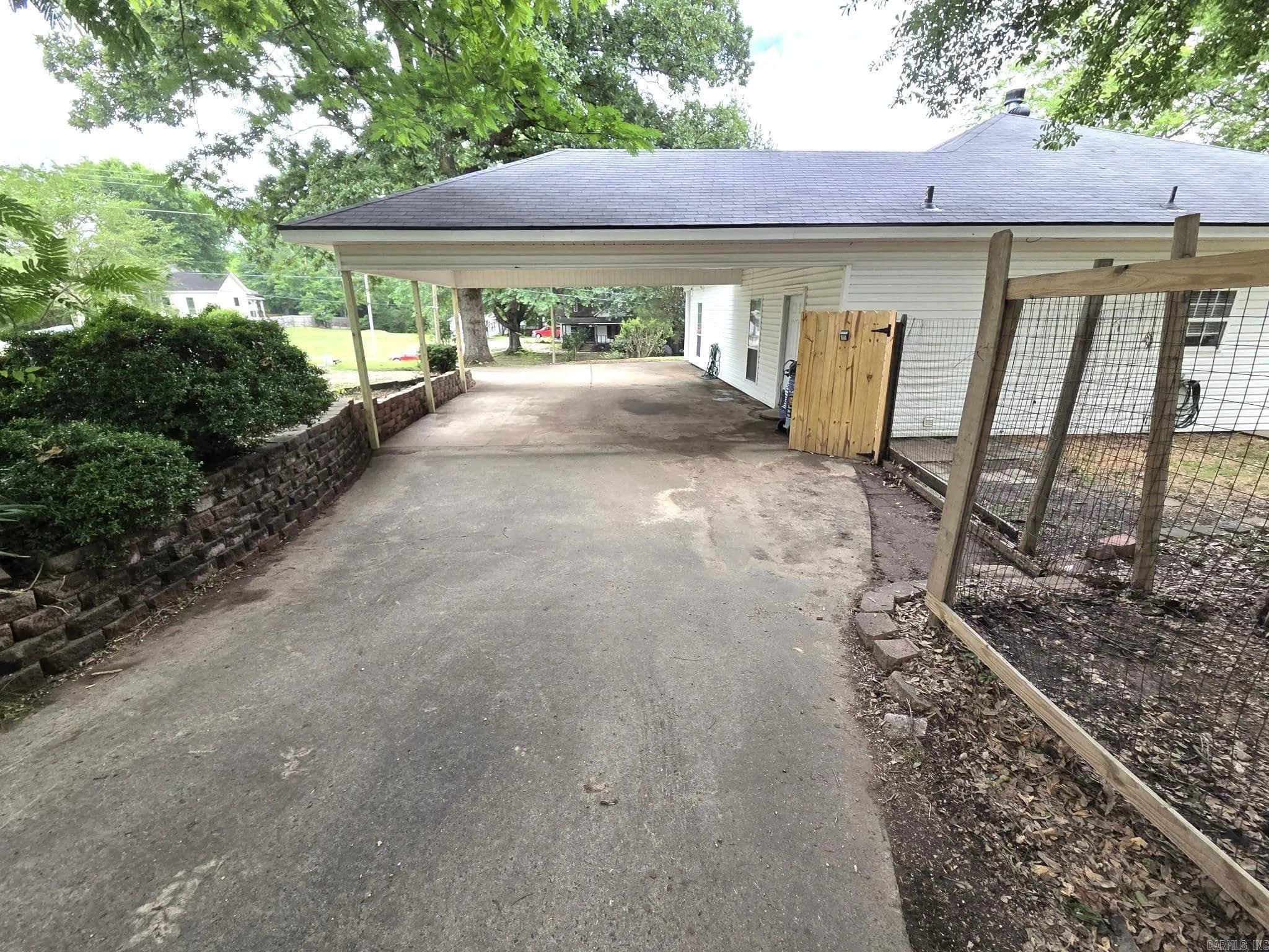 Property at 519 S Market st - Image 4