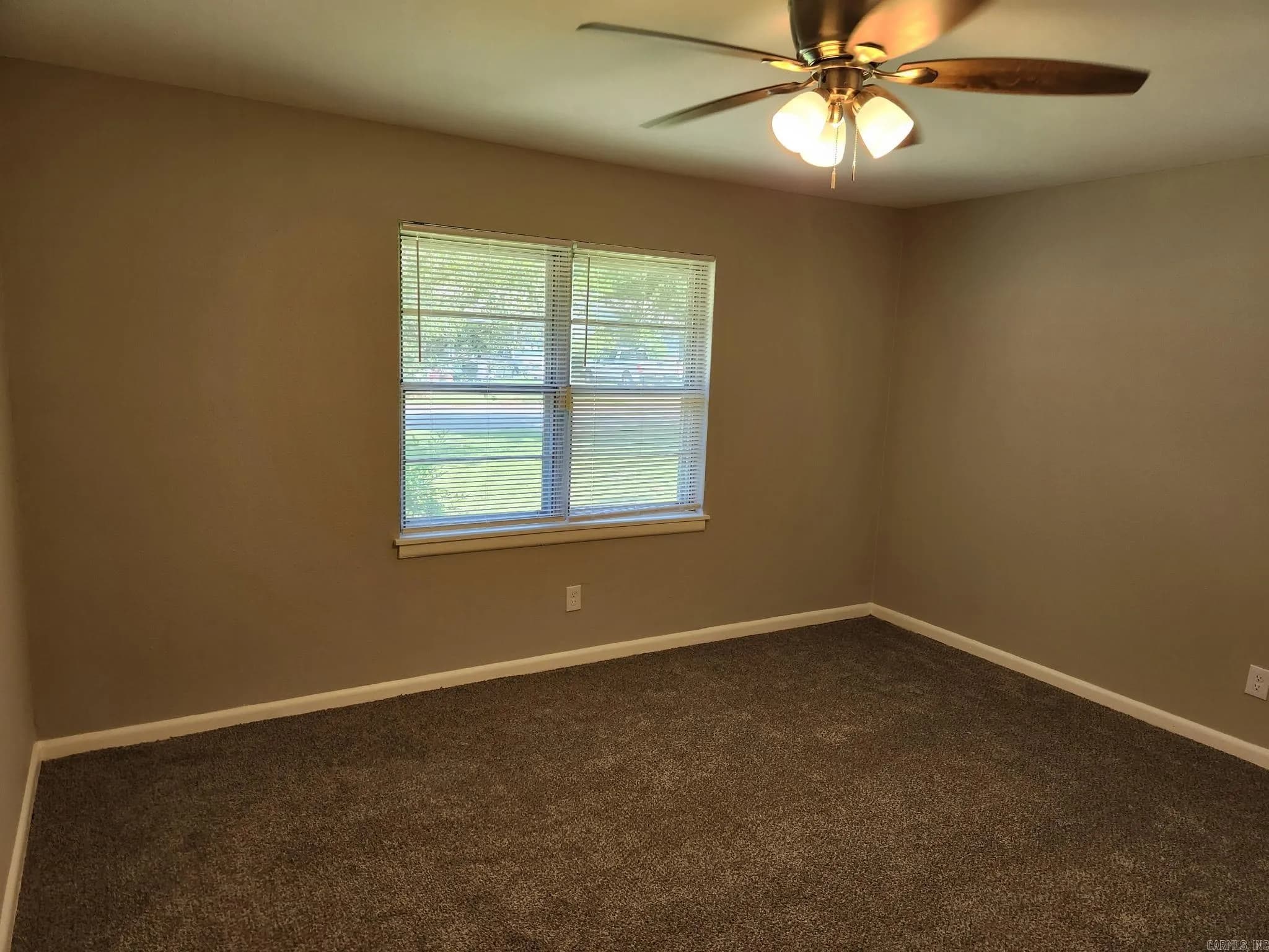 Property at 1005  Thompson - Image 18