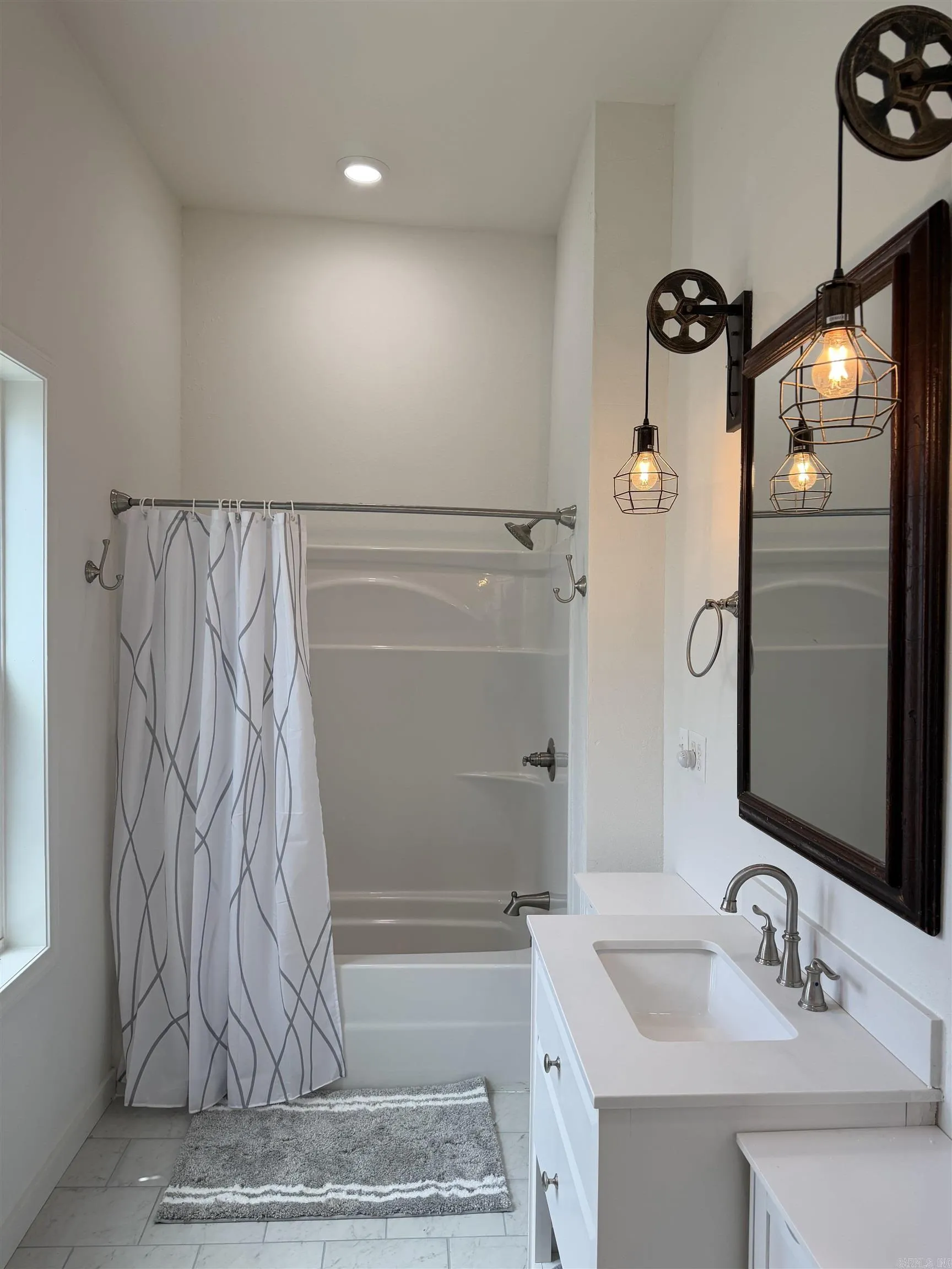 Property at 405 N Broadway - Image 31