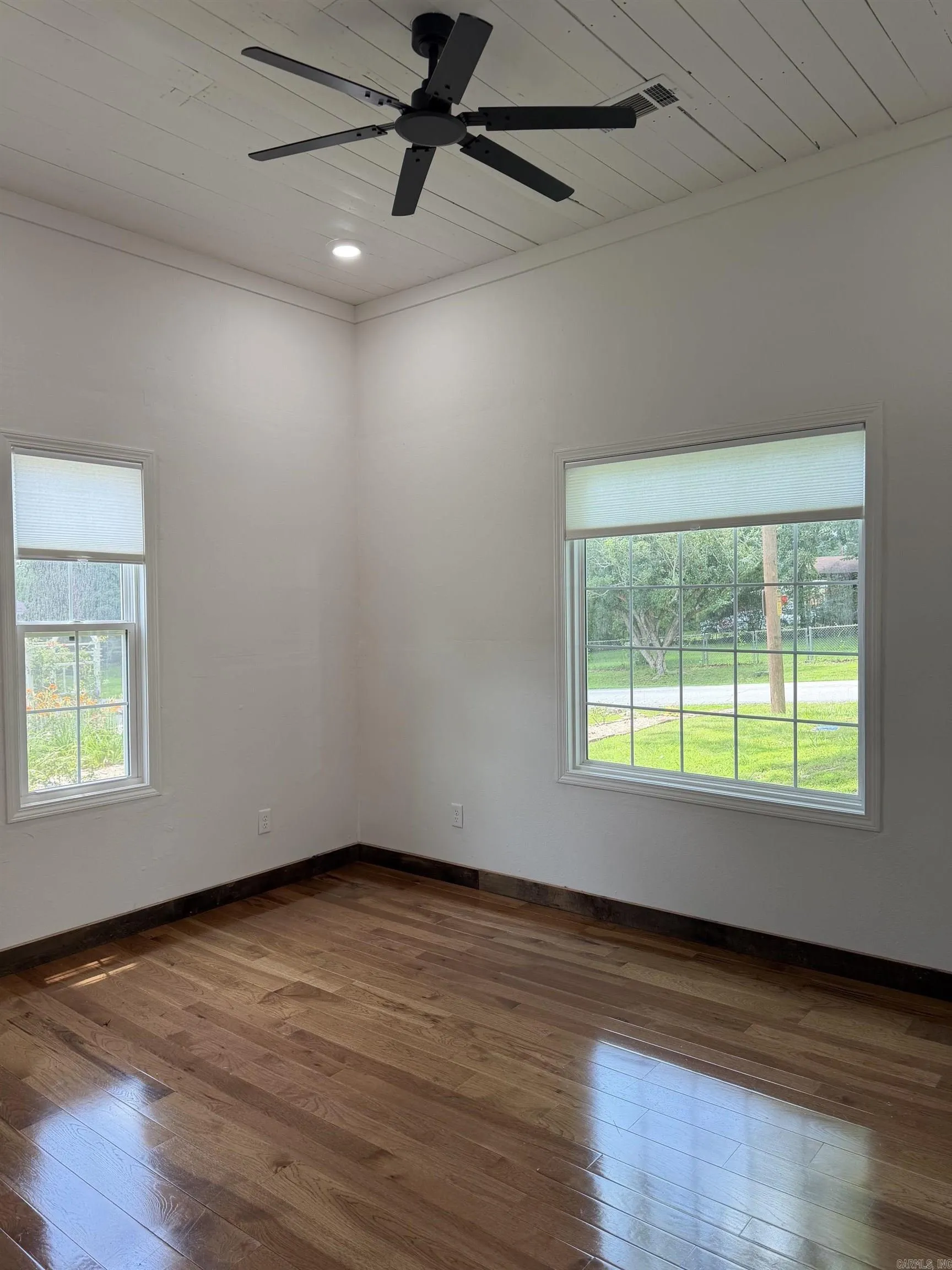 Property at 405 N Broadway - Image 18