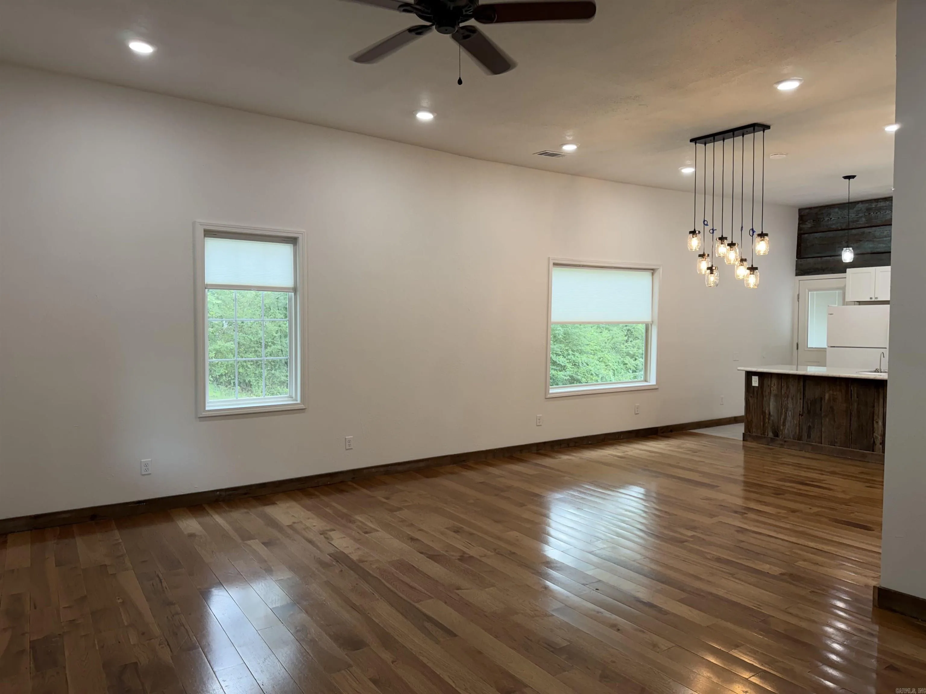Property at 405 N Broadway - Image 14