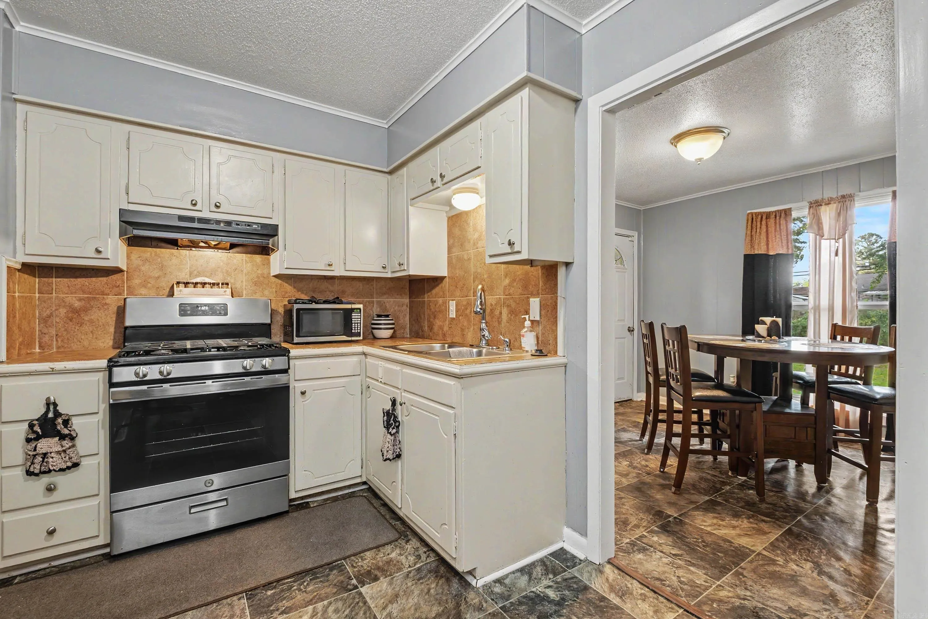 Property at 6101  Senate - Image 11