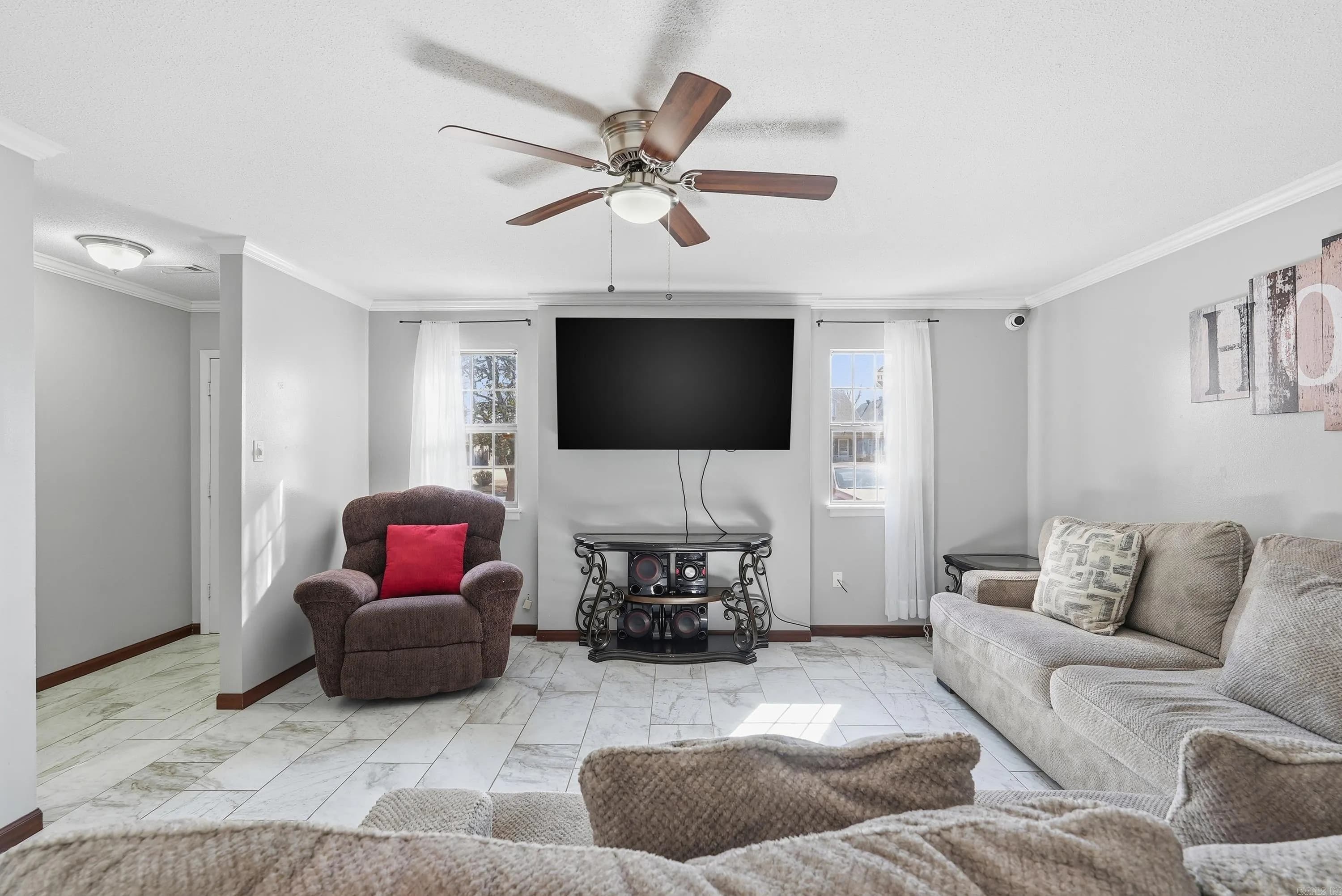 Property at 16  Burnett - Image 8