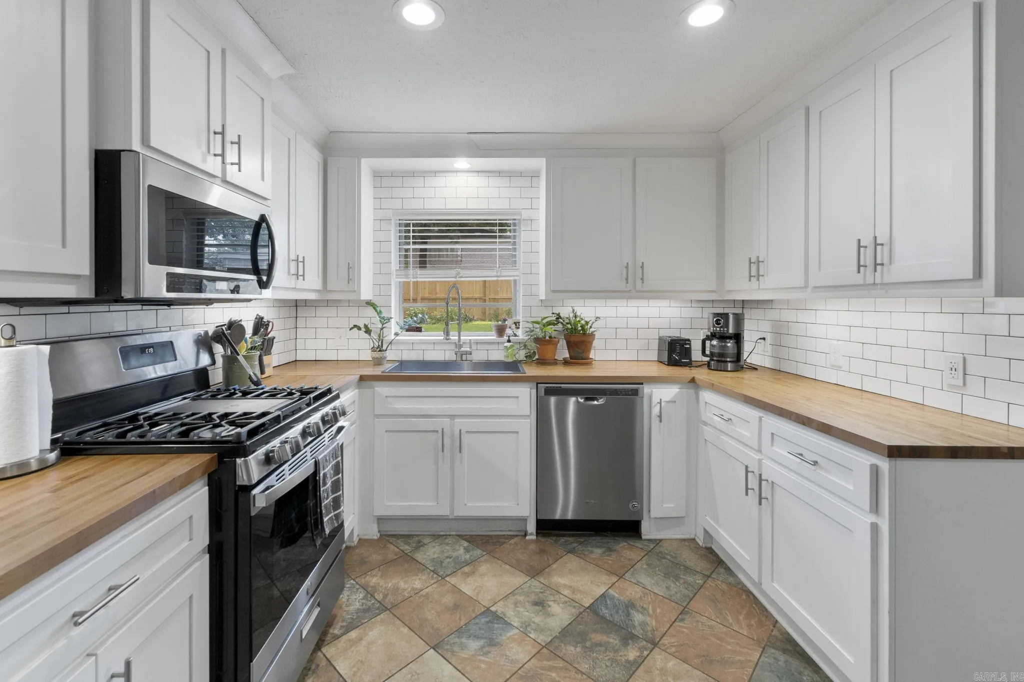 Property at 4027  Glenmere - Image 13
