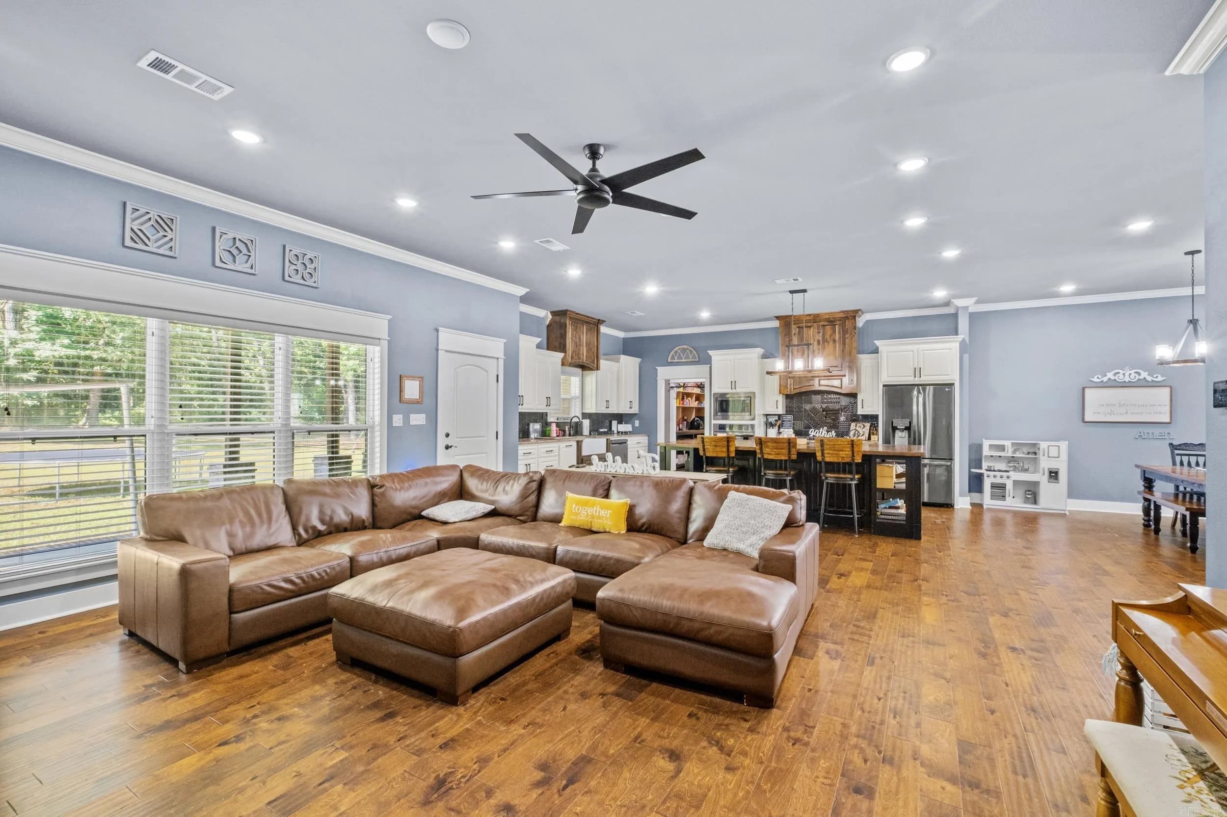 Property at 293  Johnston  rd - Image 5