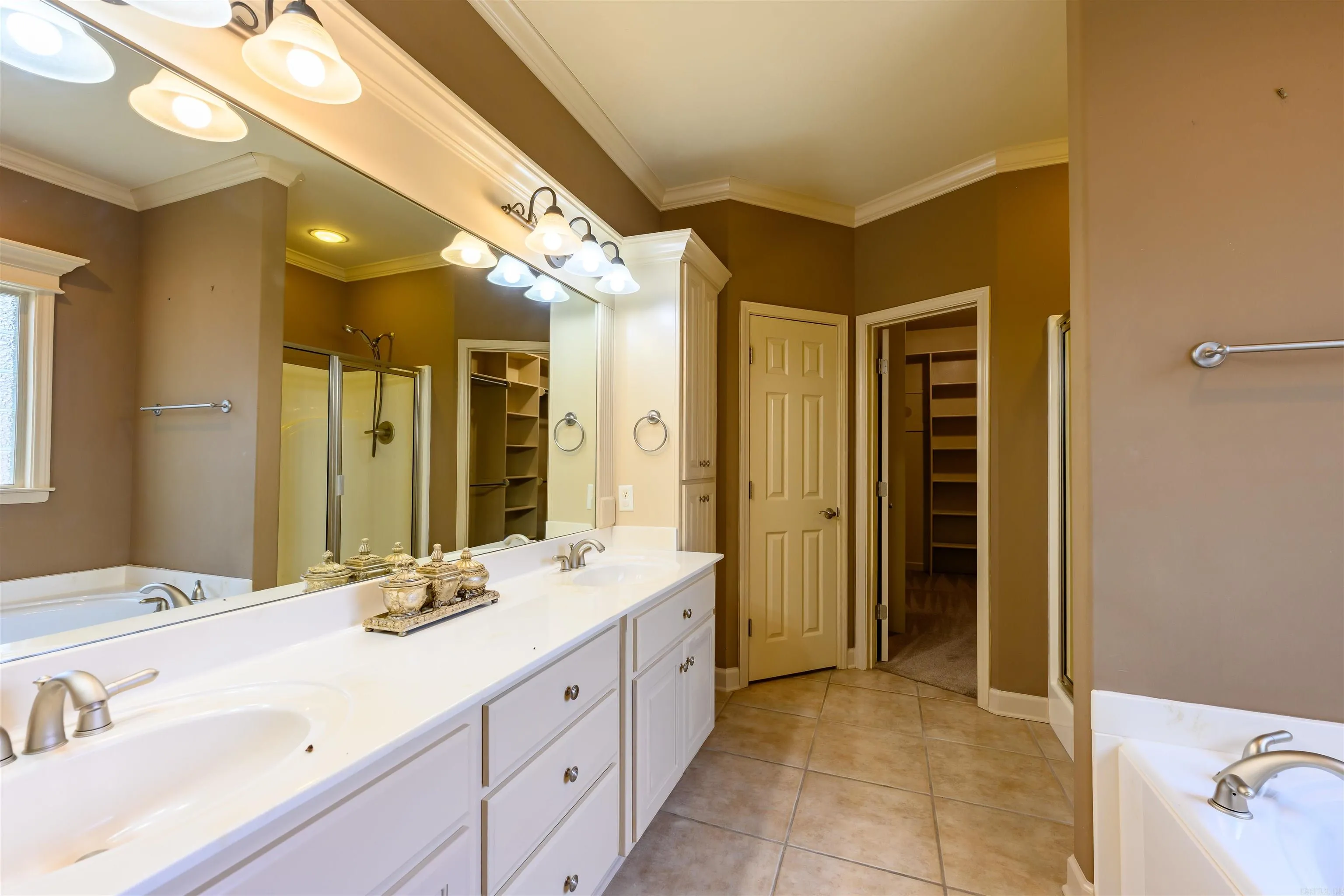 Property at 7051 E Ridge - Image 15