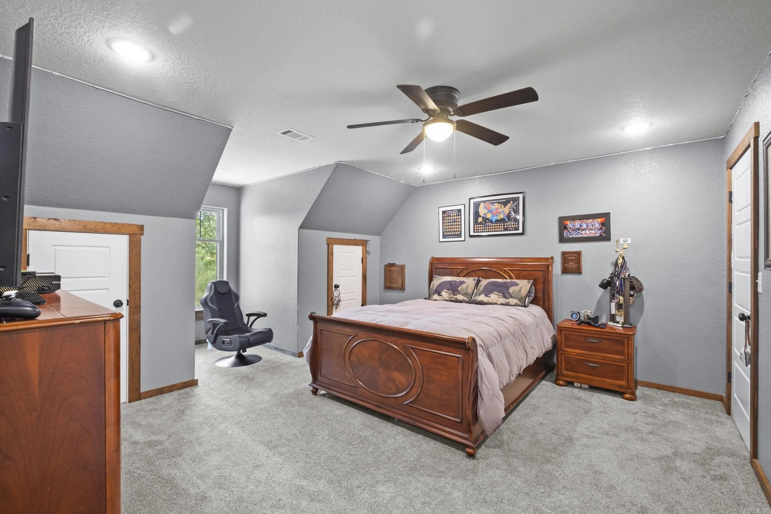 Property at 203  Fox meadow - Image 28