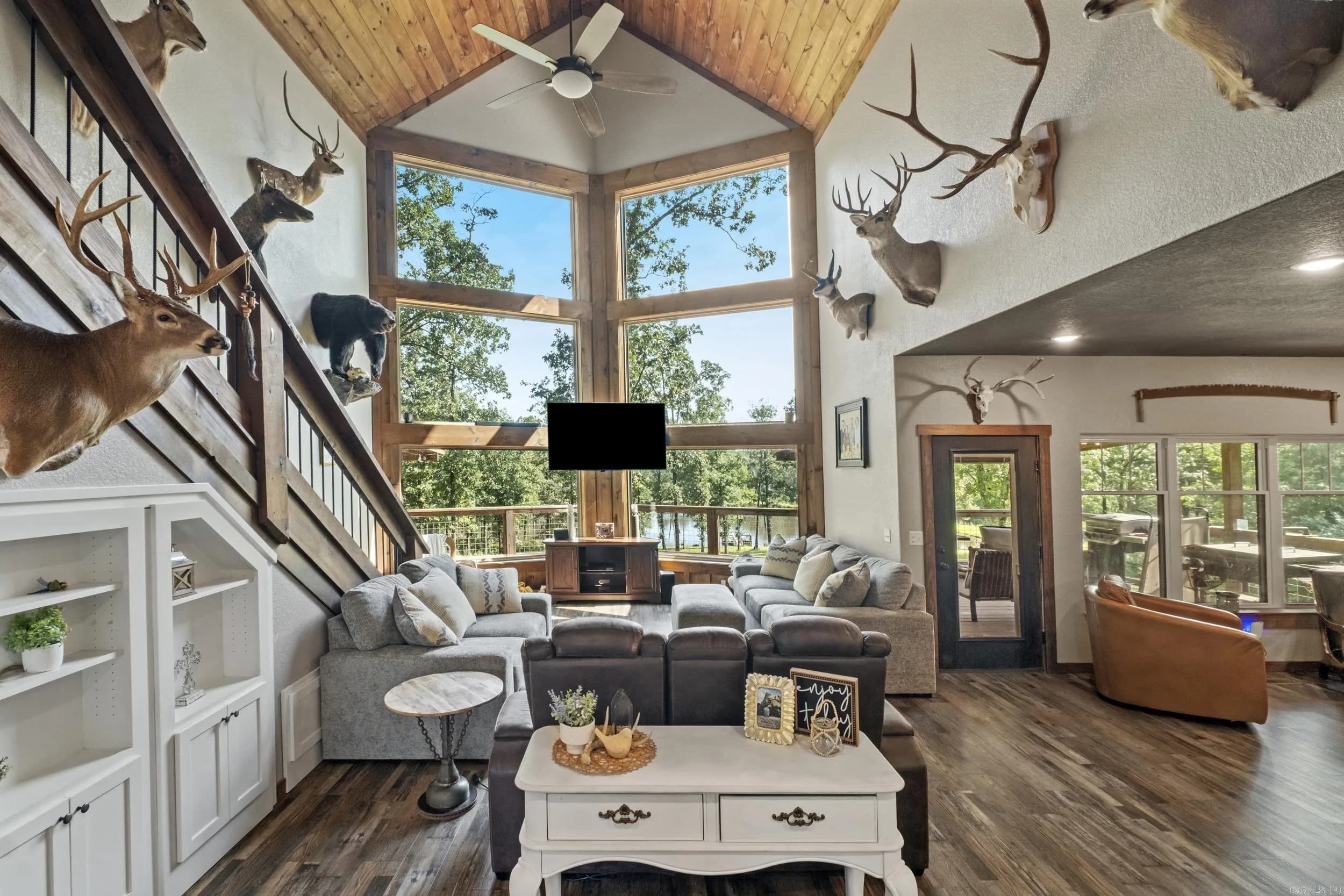 Property at 203  Fox meadow - Image 4