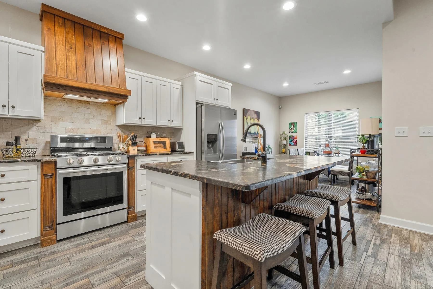 Property at 113  Winter oak place - Image 14