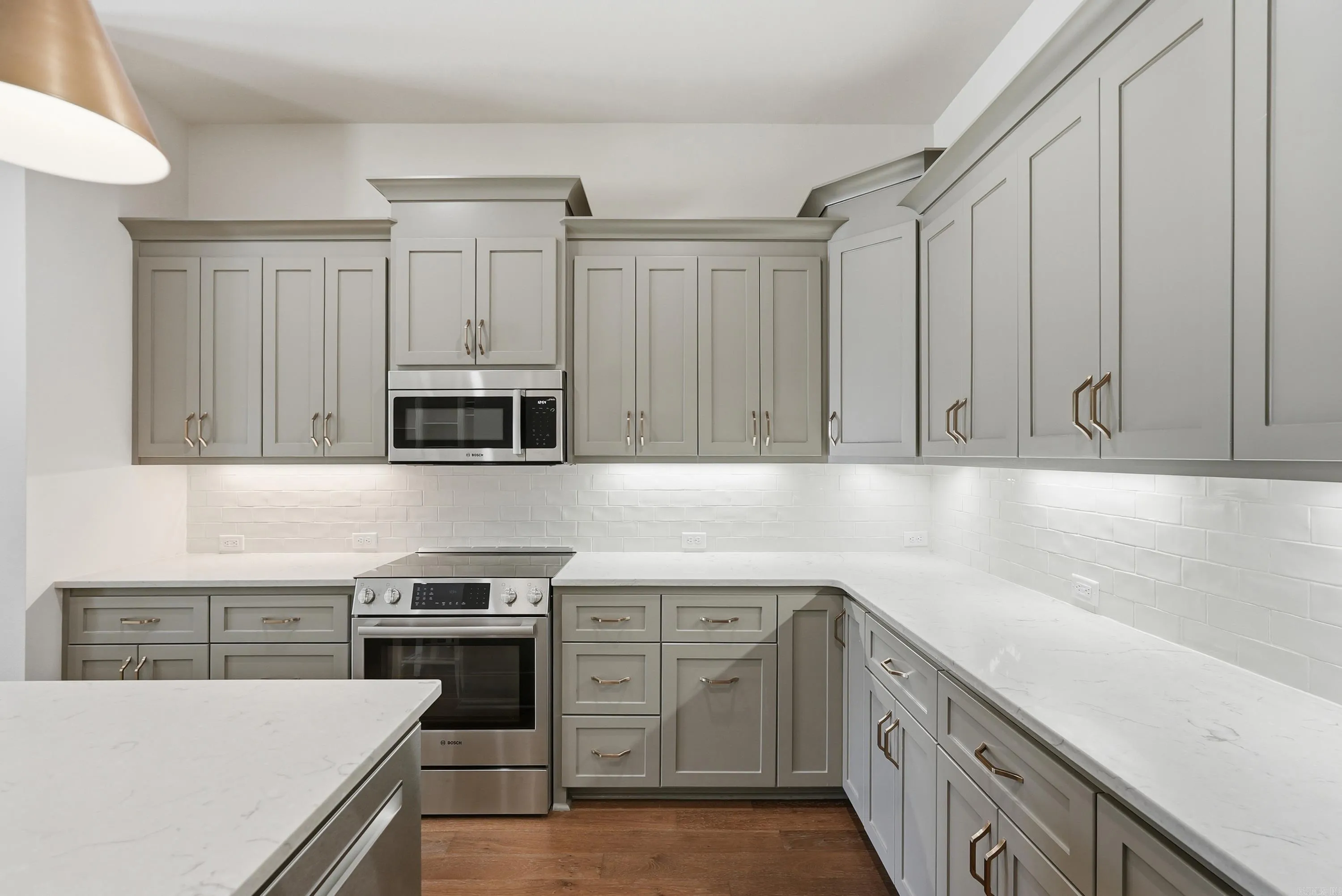 Property at 940  Woodland - Image 11