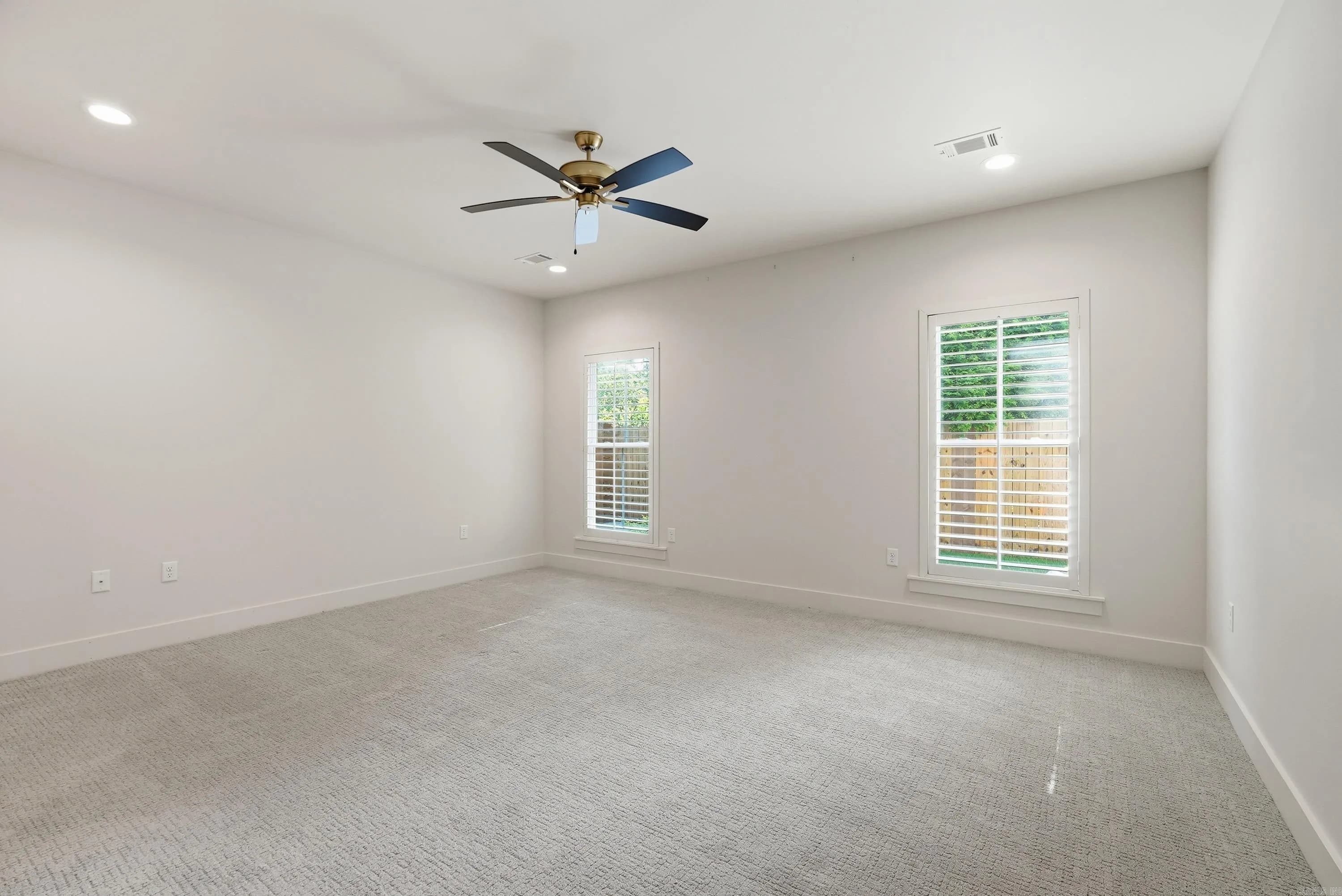 Property at 940  Woodland - Image 17