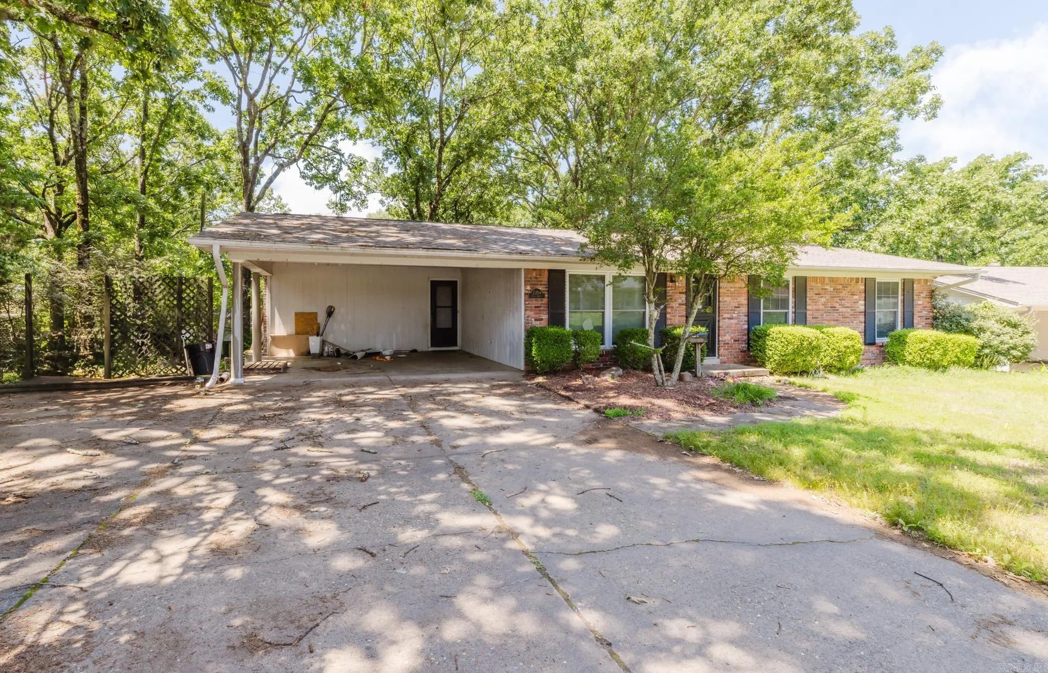 Property at 2204  Osage - Image 2
