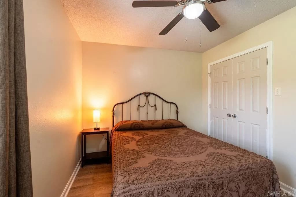 Property at 606  Summer - Image 21