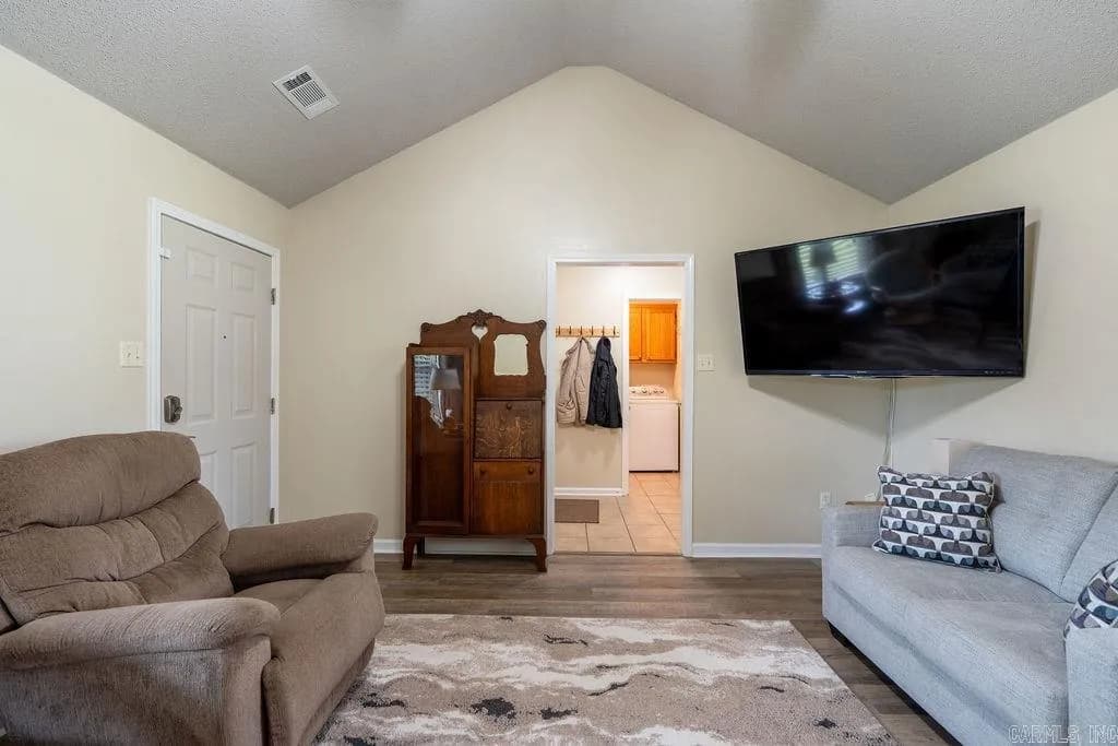 Property at 606  Summer - Image 5