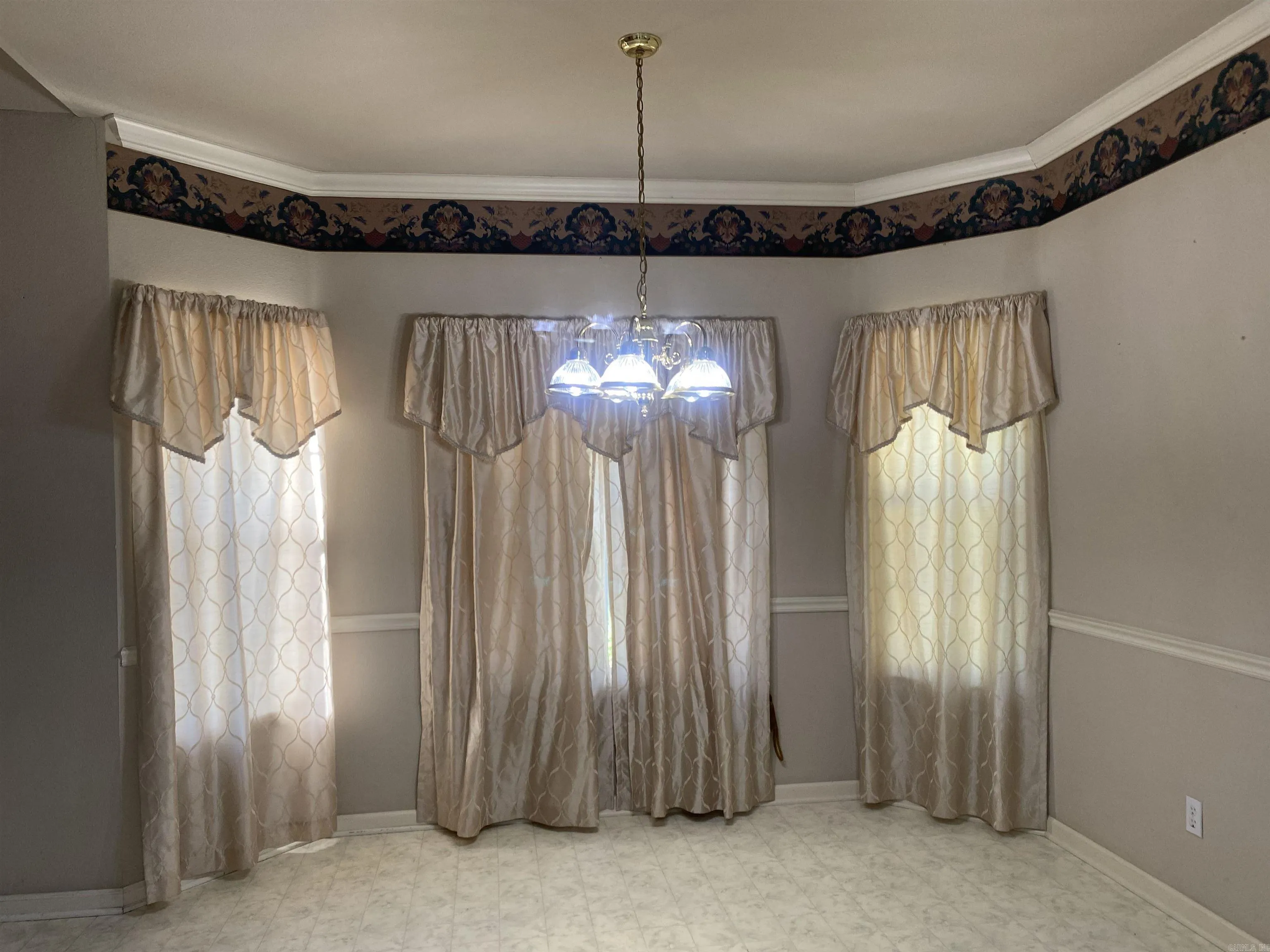 Property at 3328  Meadow creek - Image 11