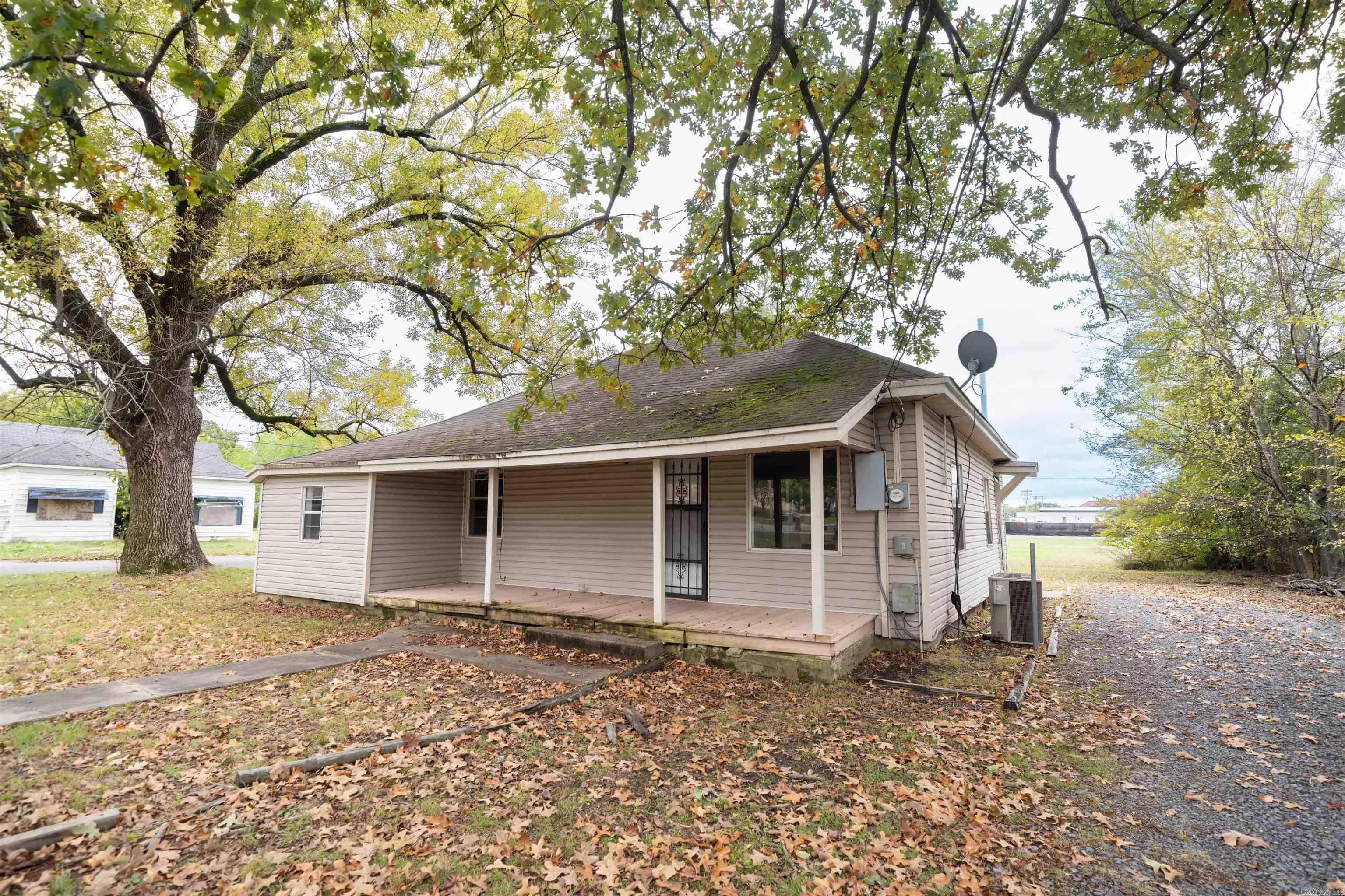Property at 807  Walnut - Image 1