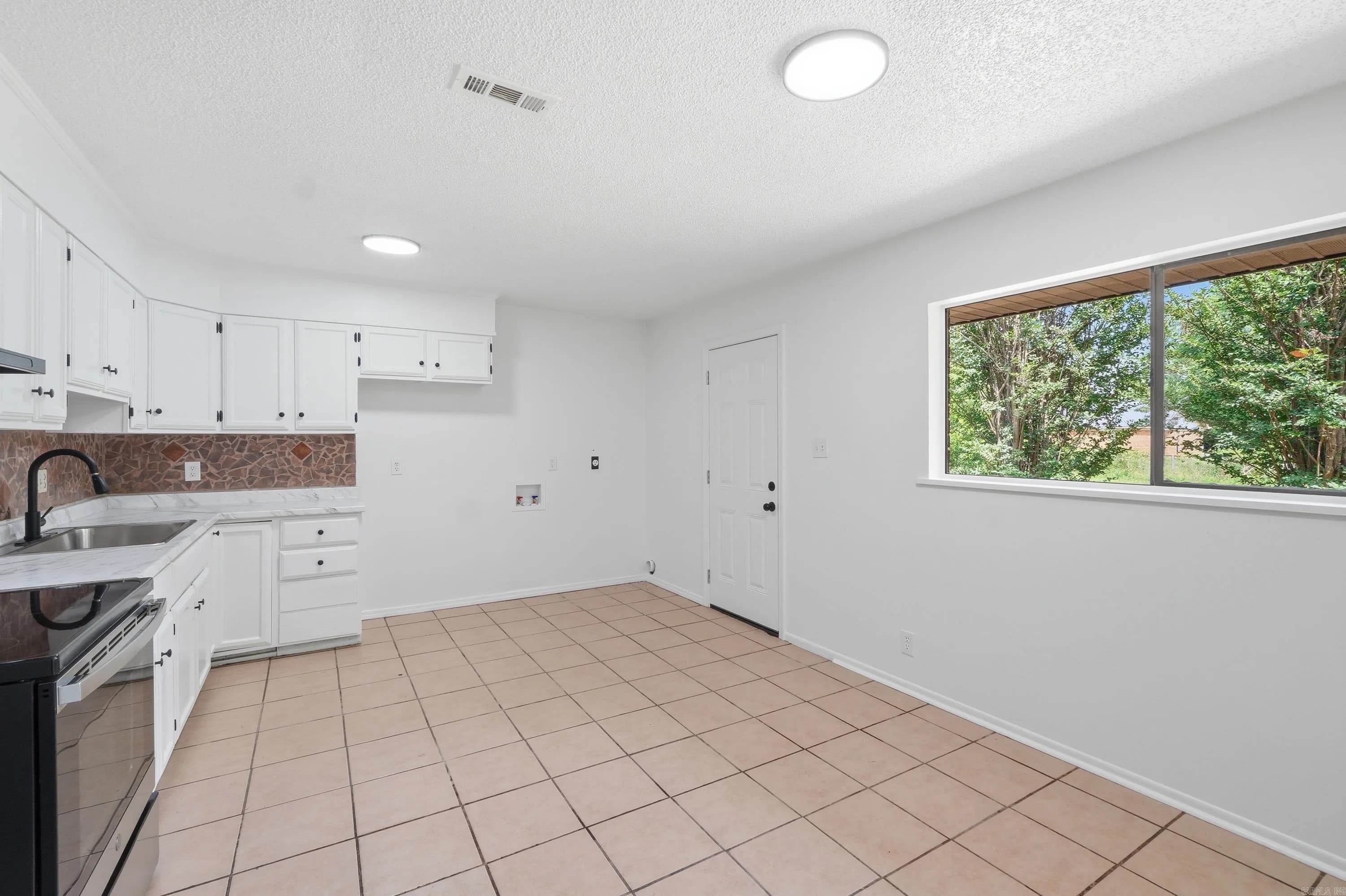 Property at 110  Kitterman - Image 20