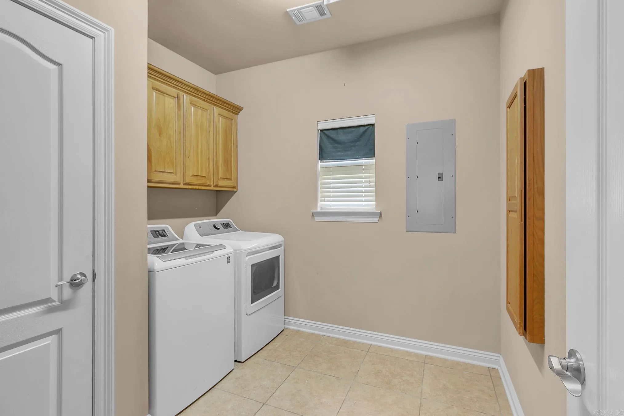 Property at 2415  Lakewood - Image 20