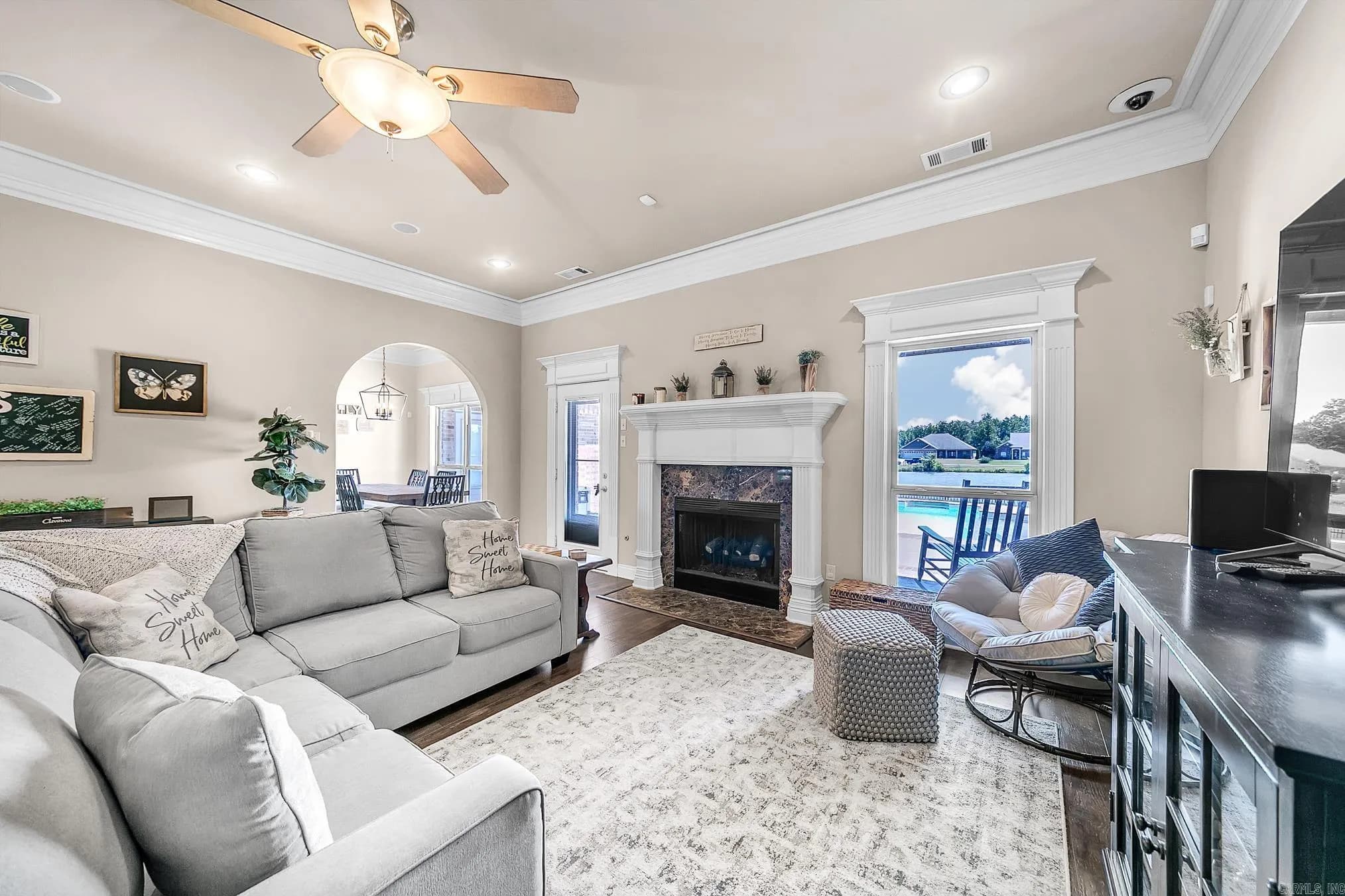 Property at 2415  Lakewood - Image 9