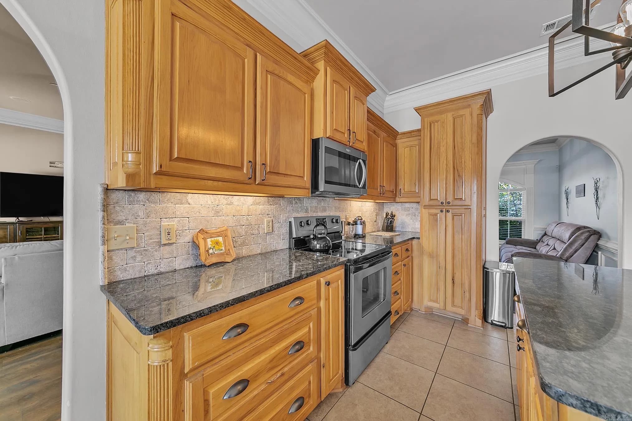 Property at 2415  Lakewood - Image 16