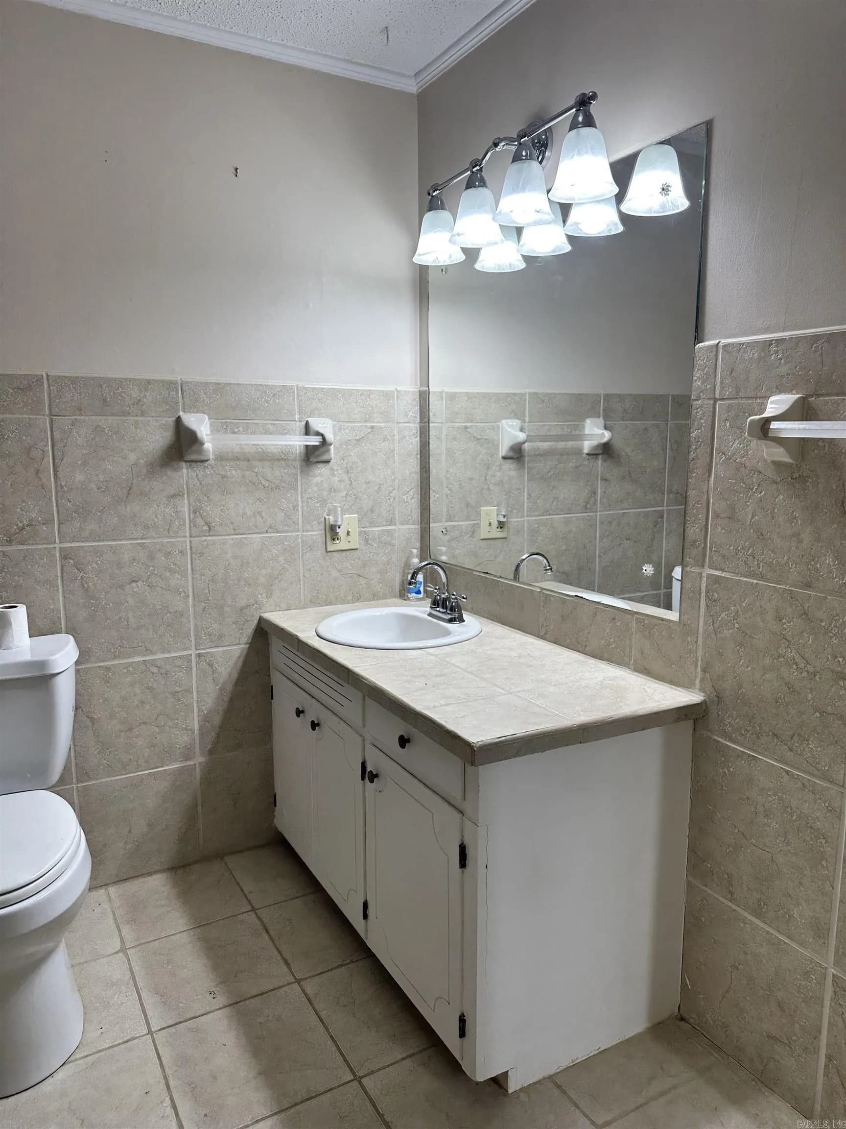 Property at 211  Mixon - Image 12