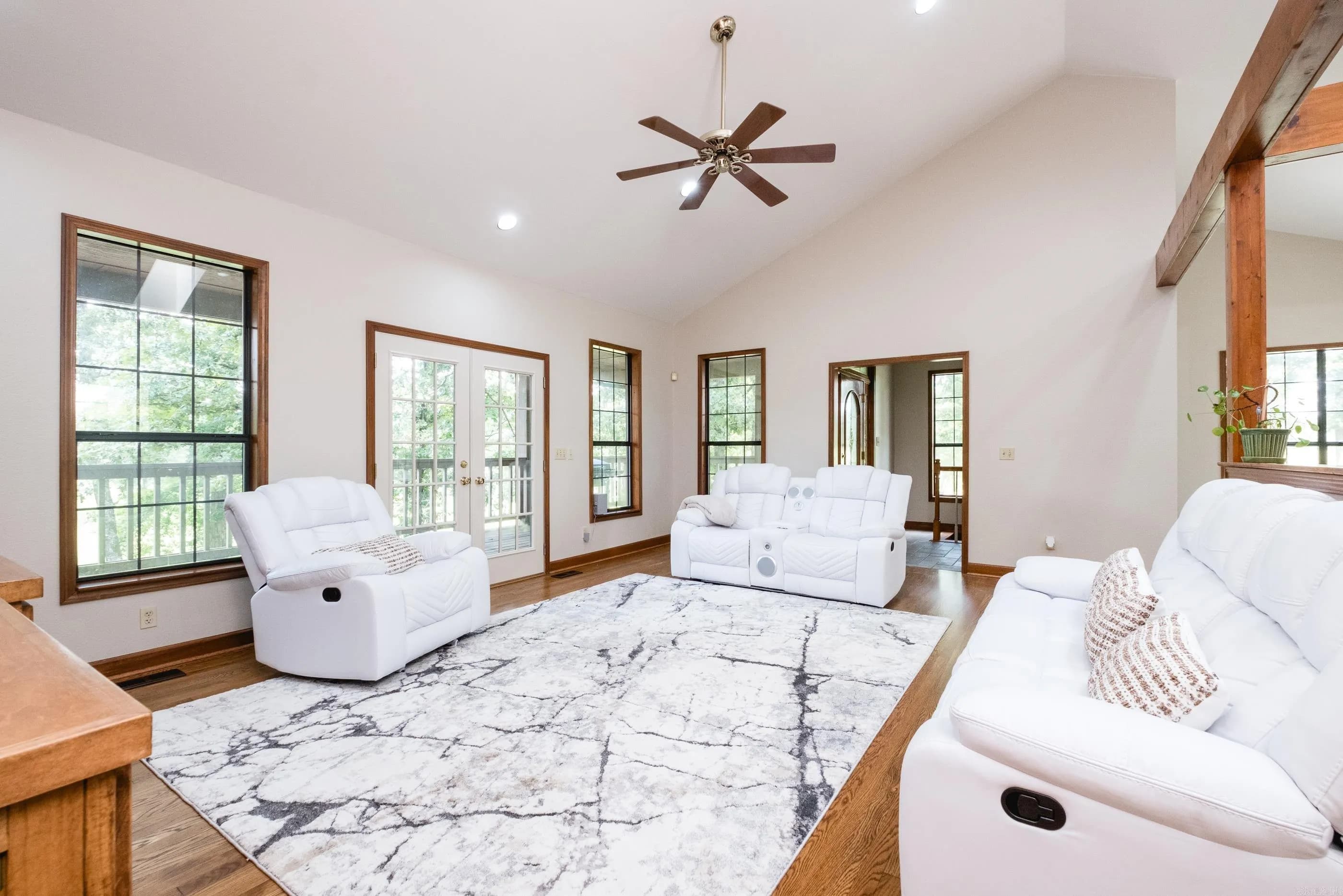 Property at 21507  Reynard - Image 6