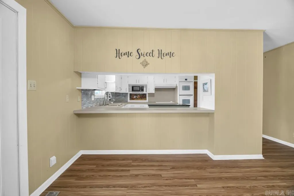 Property at 1  Huett - Image 19
