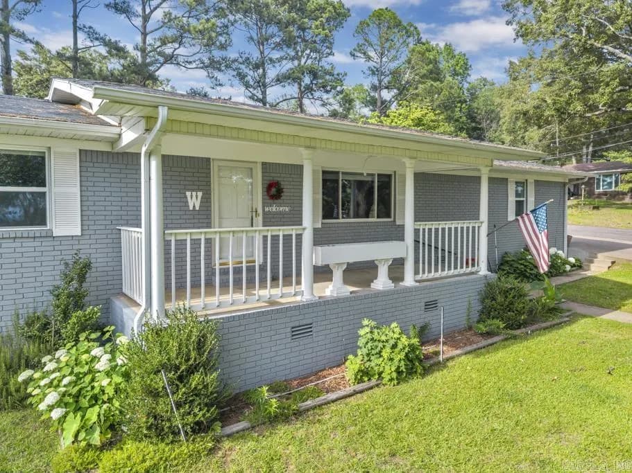Property at 1  Huett - Image 2