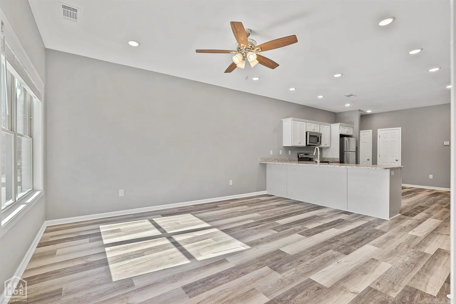 Property at 404 W Matthews - Image 4