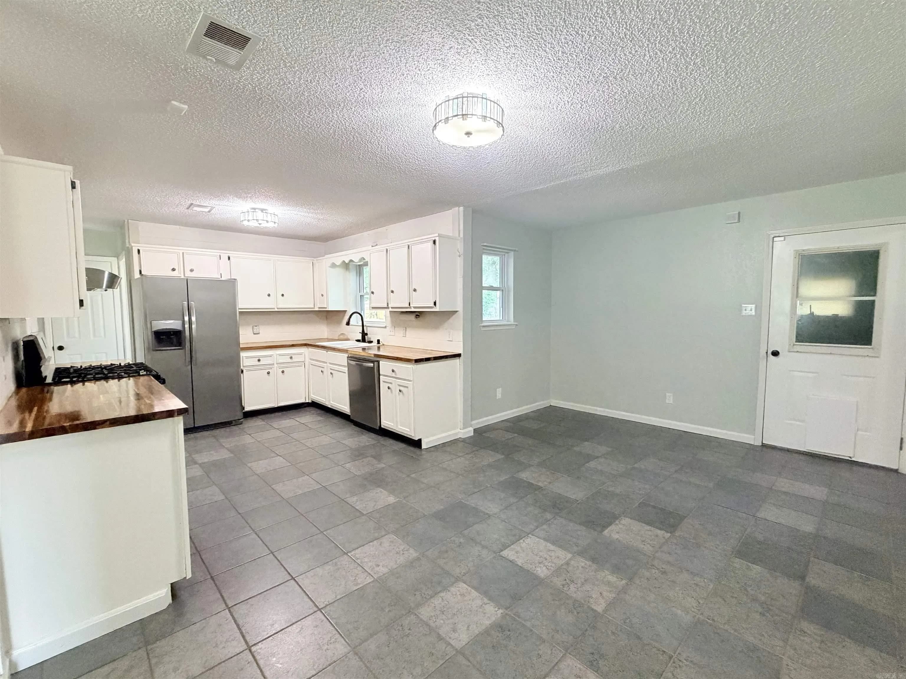 Property at 857  Joyce - Image 8
